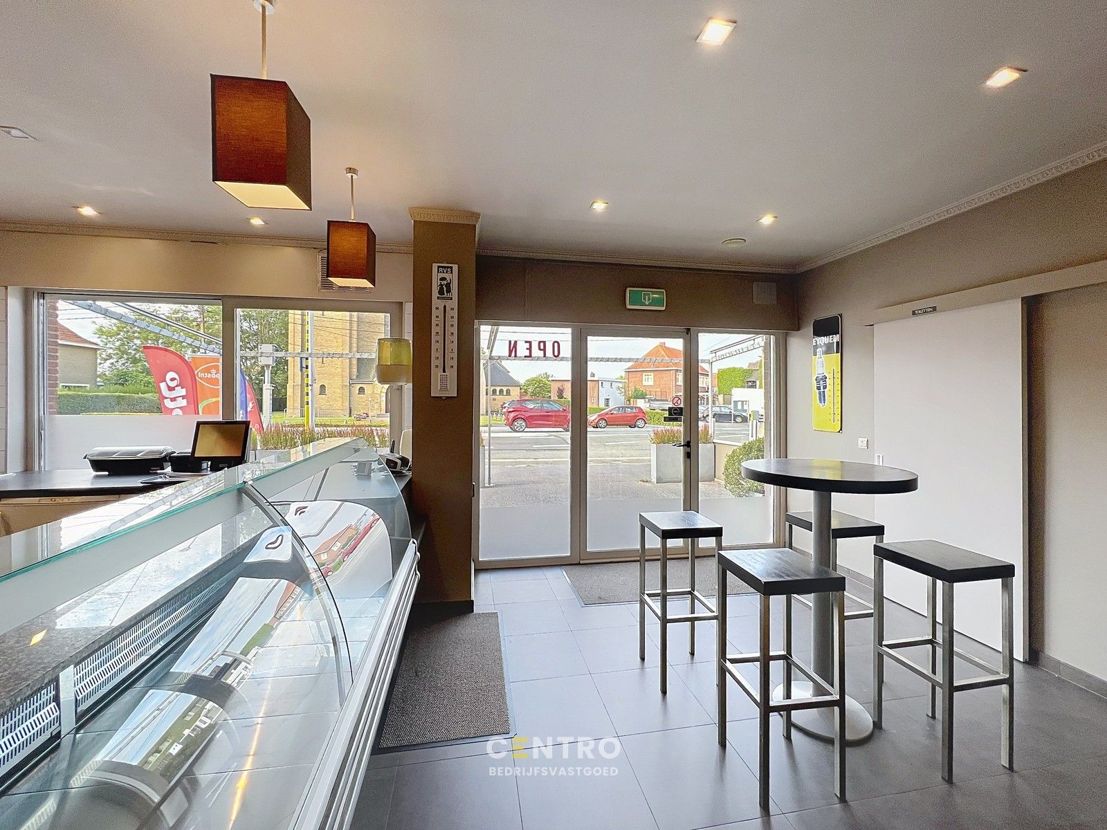 Handelshuis te TORHOUT te koop op verbindingsweg met veel passage. Heden nog ingericht als frituur ! foto 13
