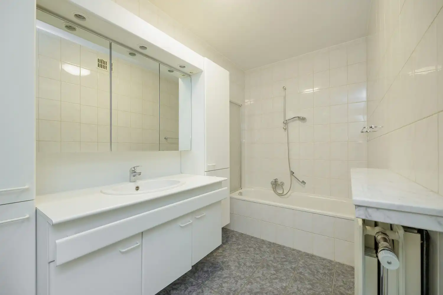 Verzorgd appartement met dubbel terras en zonnig zicht op groen in Beveren-Waas foto 13