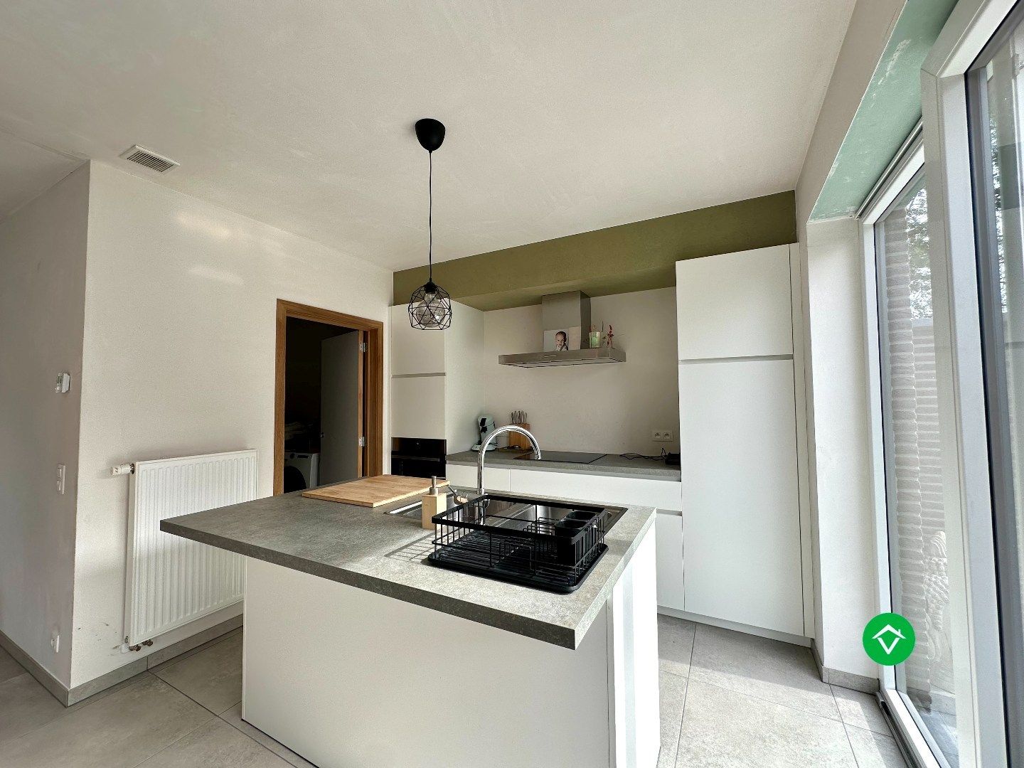 Moderne en lichtrijke nieuwbouwwoning met drie slaapkamers te Handzame (Kortemark) foto 5