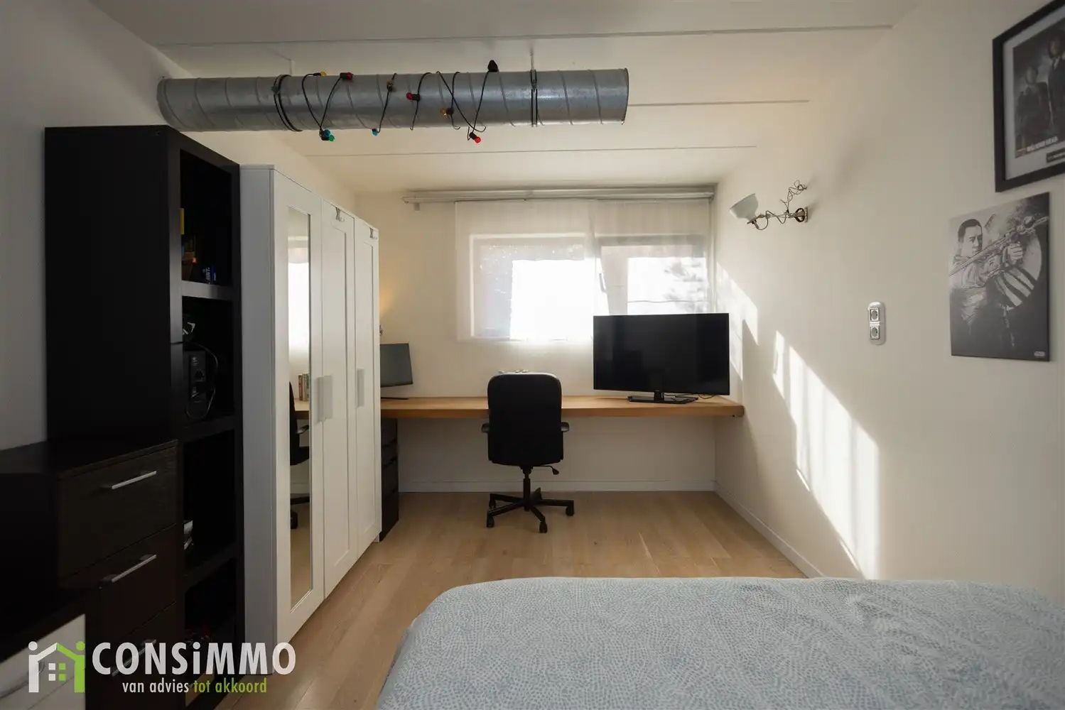 Unieke woning met industrieel-landelijke stijl in een rustige woonwijk van Genk foto 22