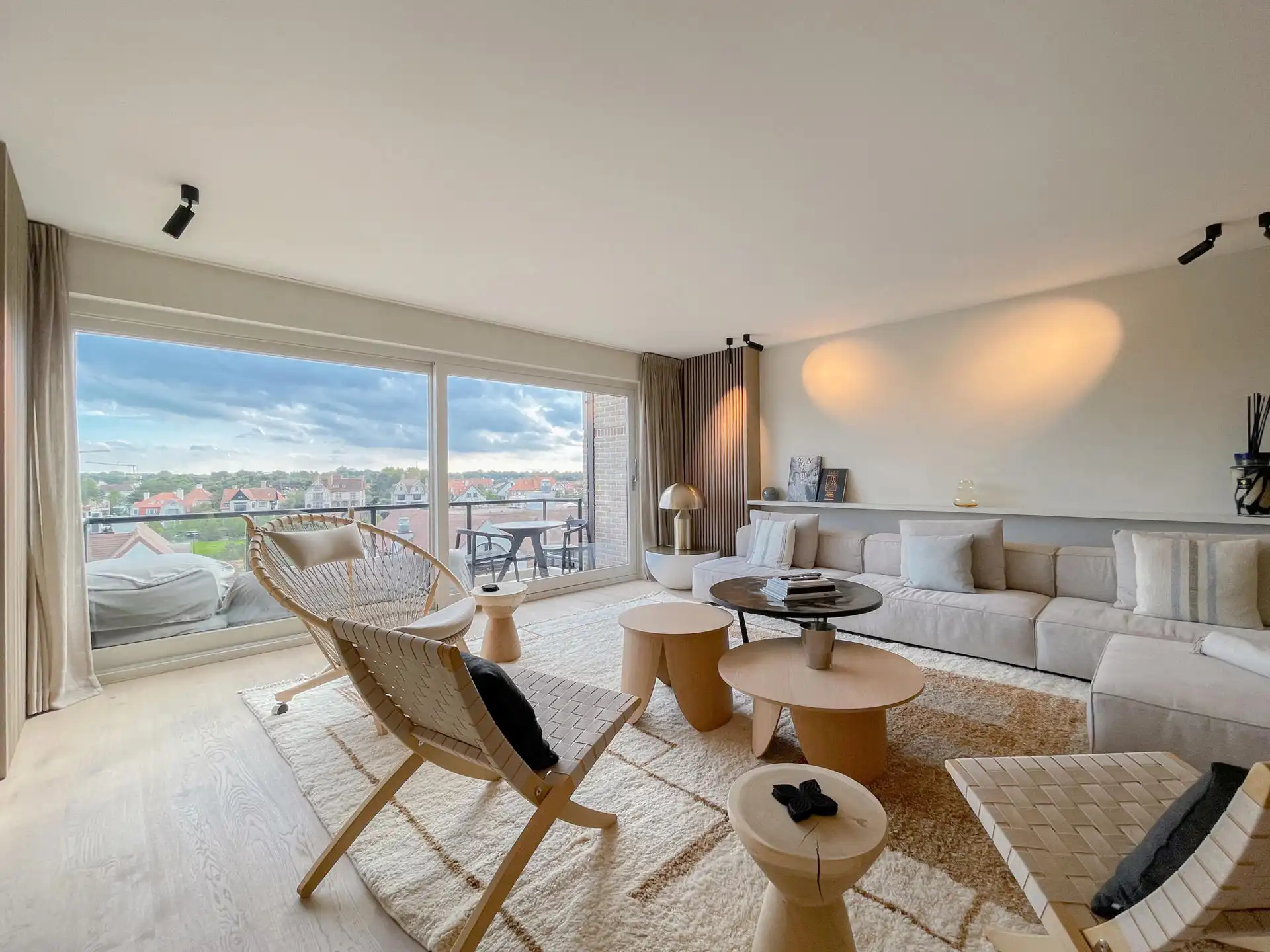 SUBLIEM gerenoveerd DUPLEX app., gelegen op de Kustlaan... foto {{pictureIndex}}