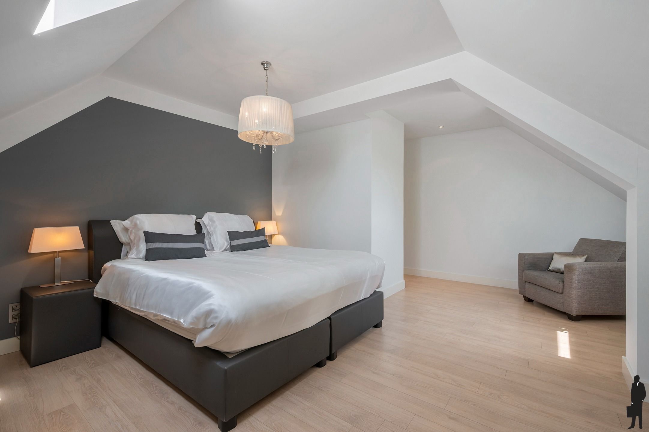 Tijdloze villa op perceel van ca. 1287 m².  foto 22