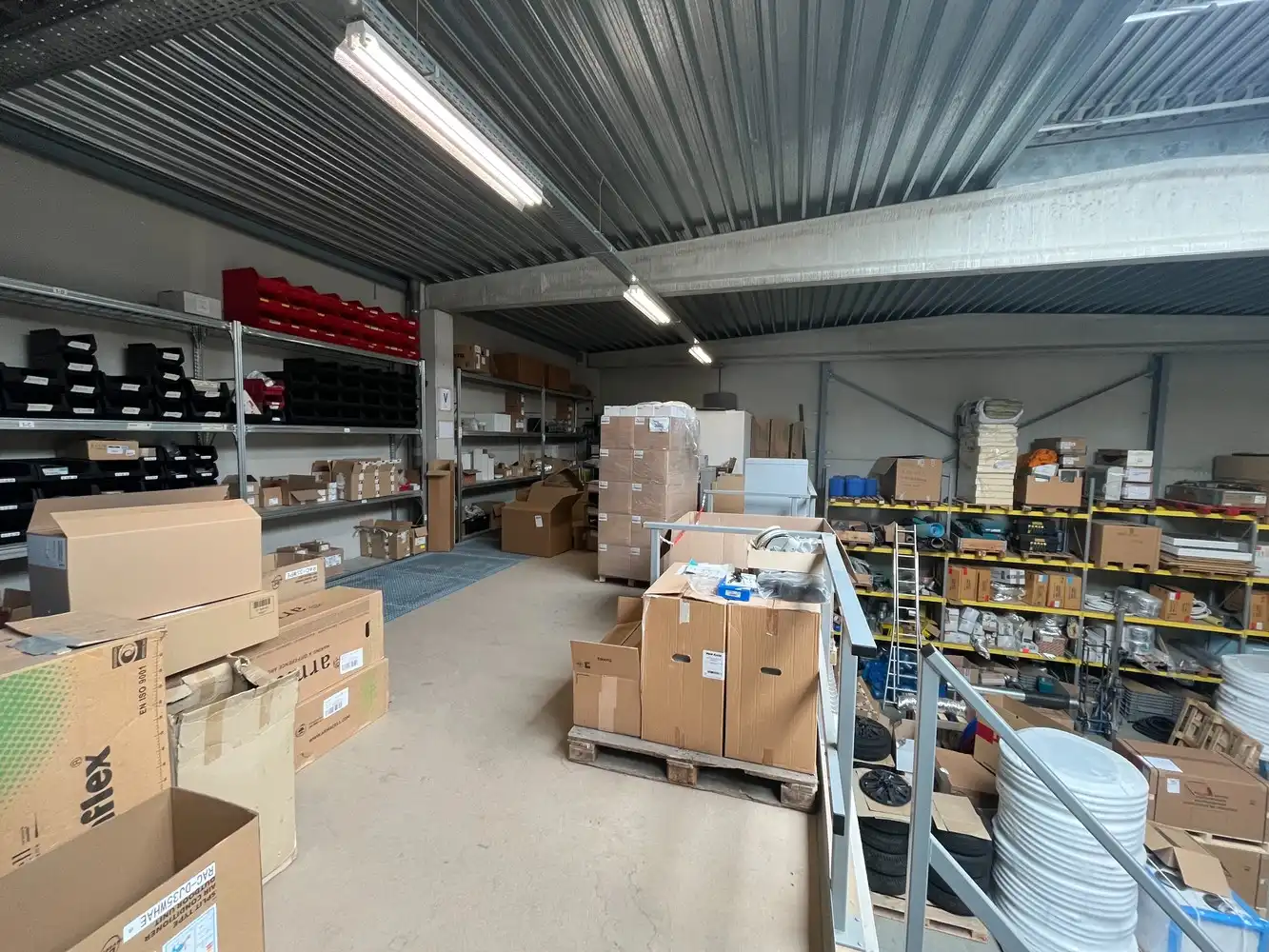 KMO-unit met kantoor foto 24