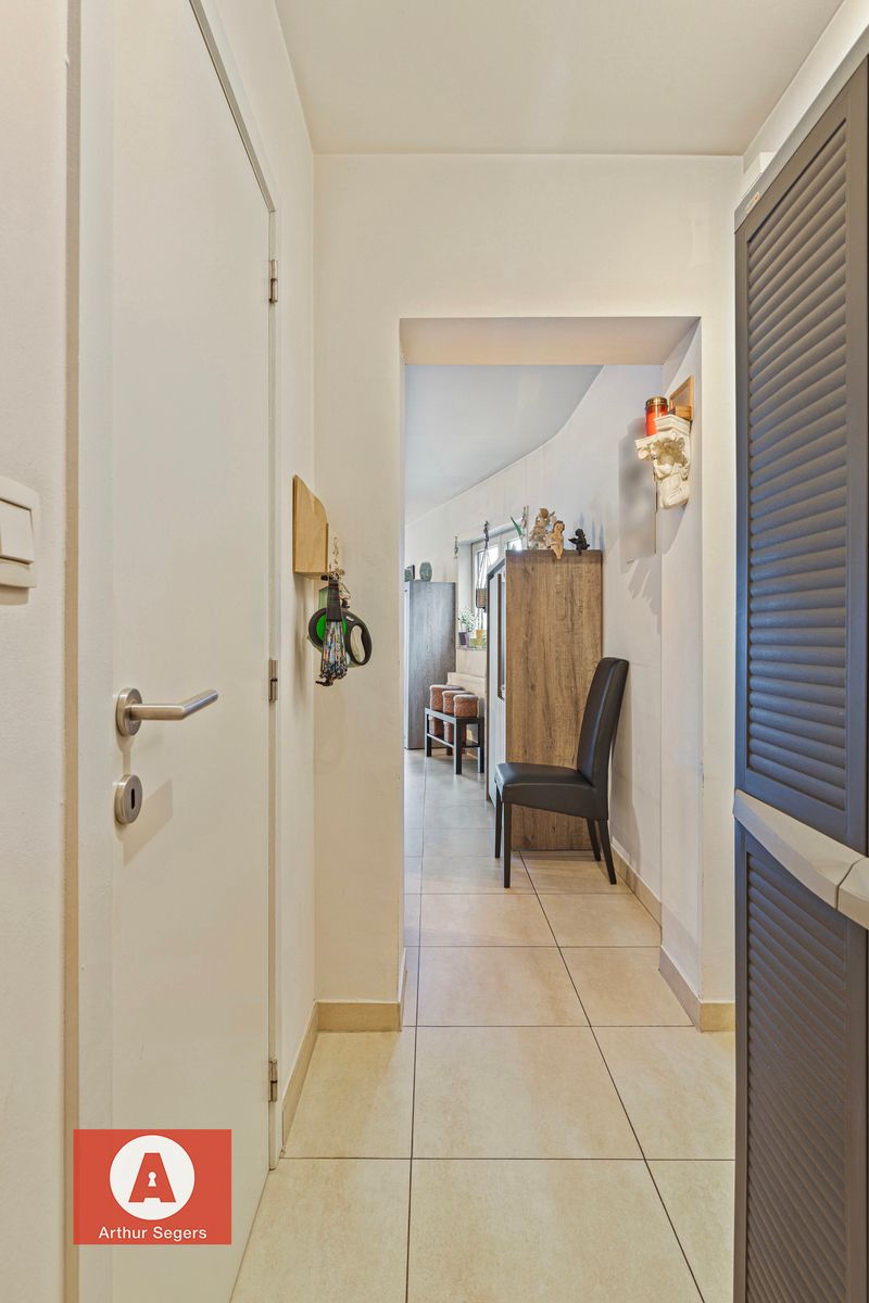 Recent Gelijkvloers-appartement mét terras.  foto 4
