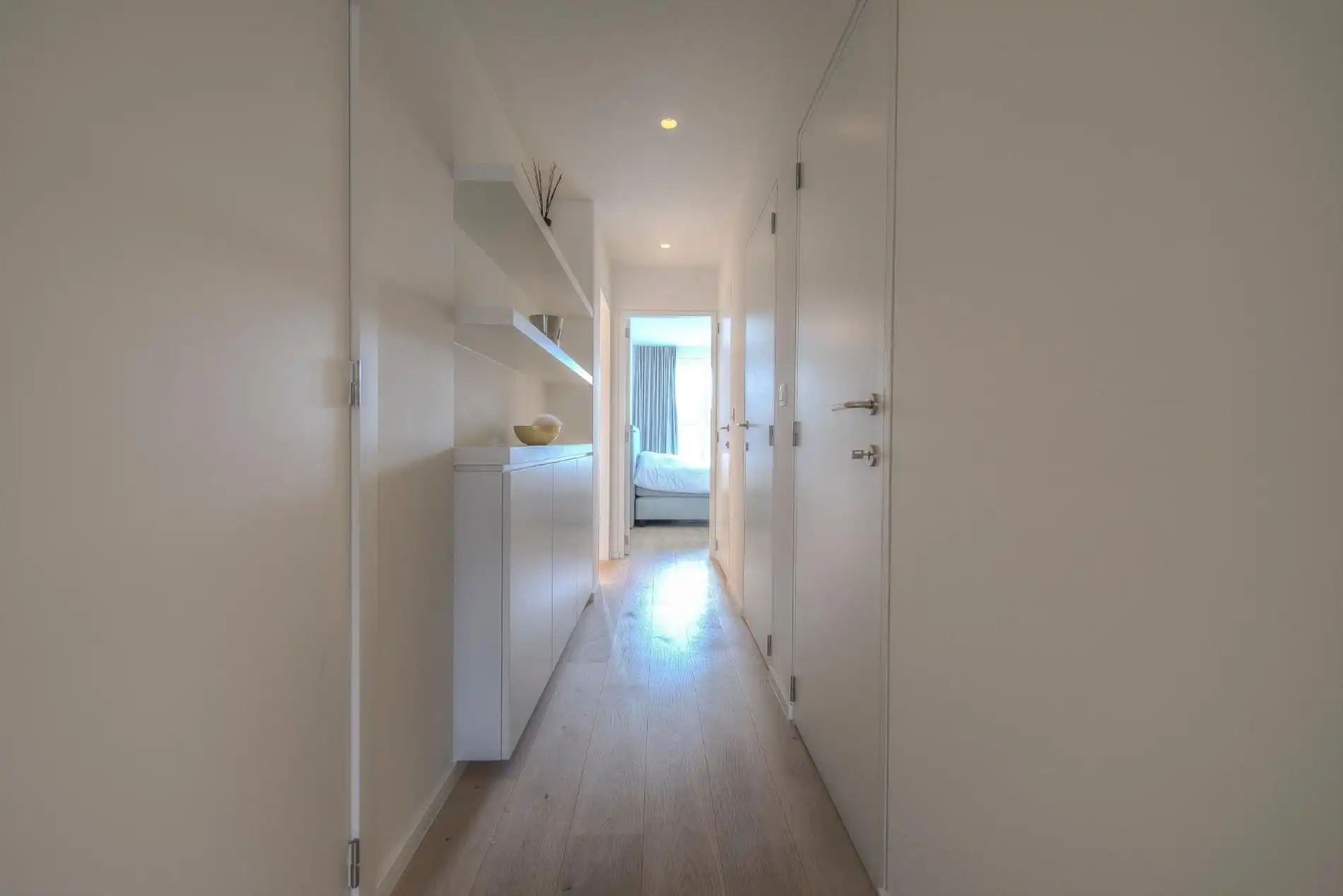 Heel mooi  luxueus afgewerkt appartement gelegen in de Kustlaan vlakbij de Zeedijk en het Driehoeksplein. foto 8