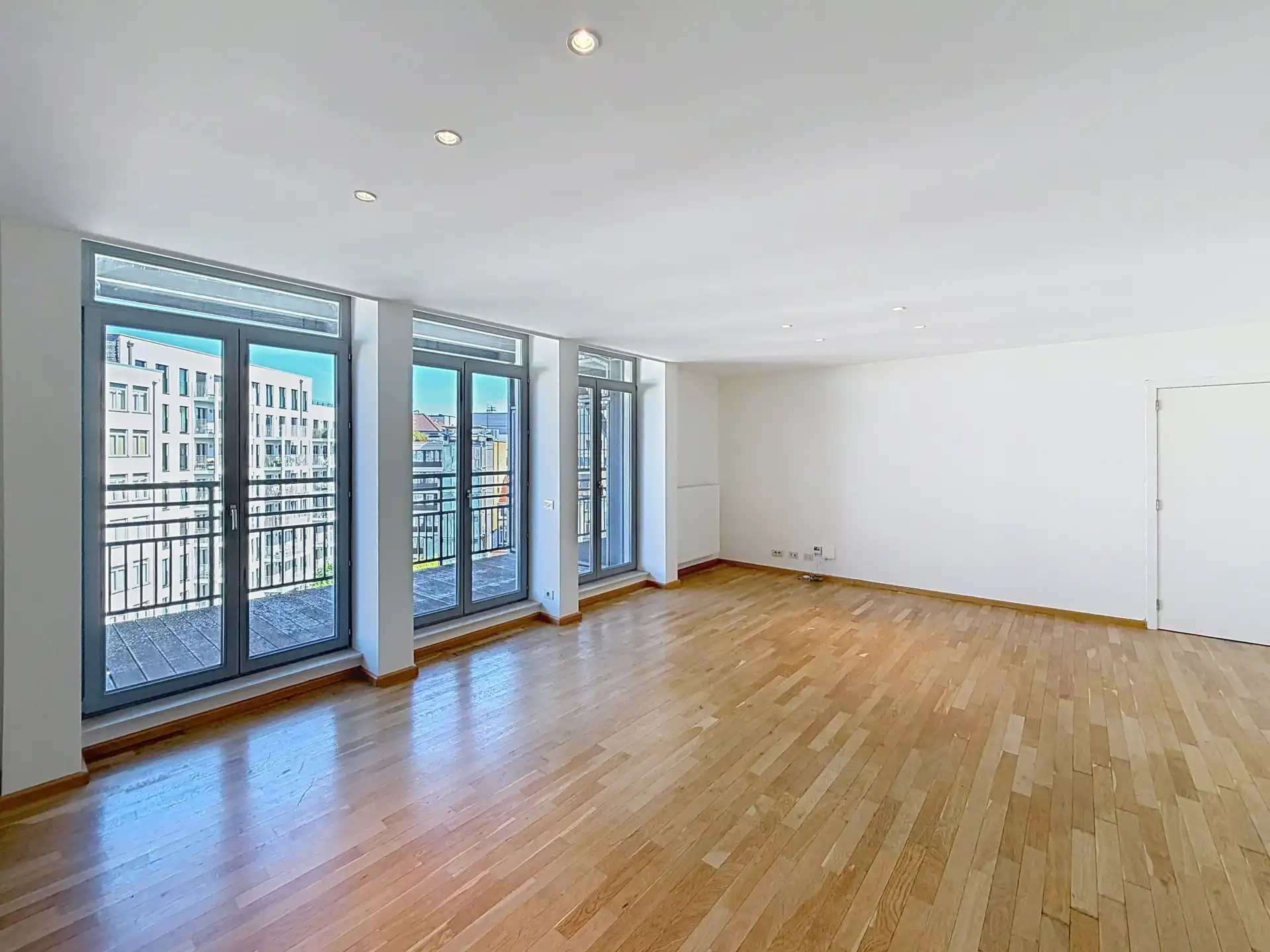 Appartement met 2 SLPK in het hooggelegen deel van St-Gillis foto 2
