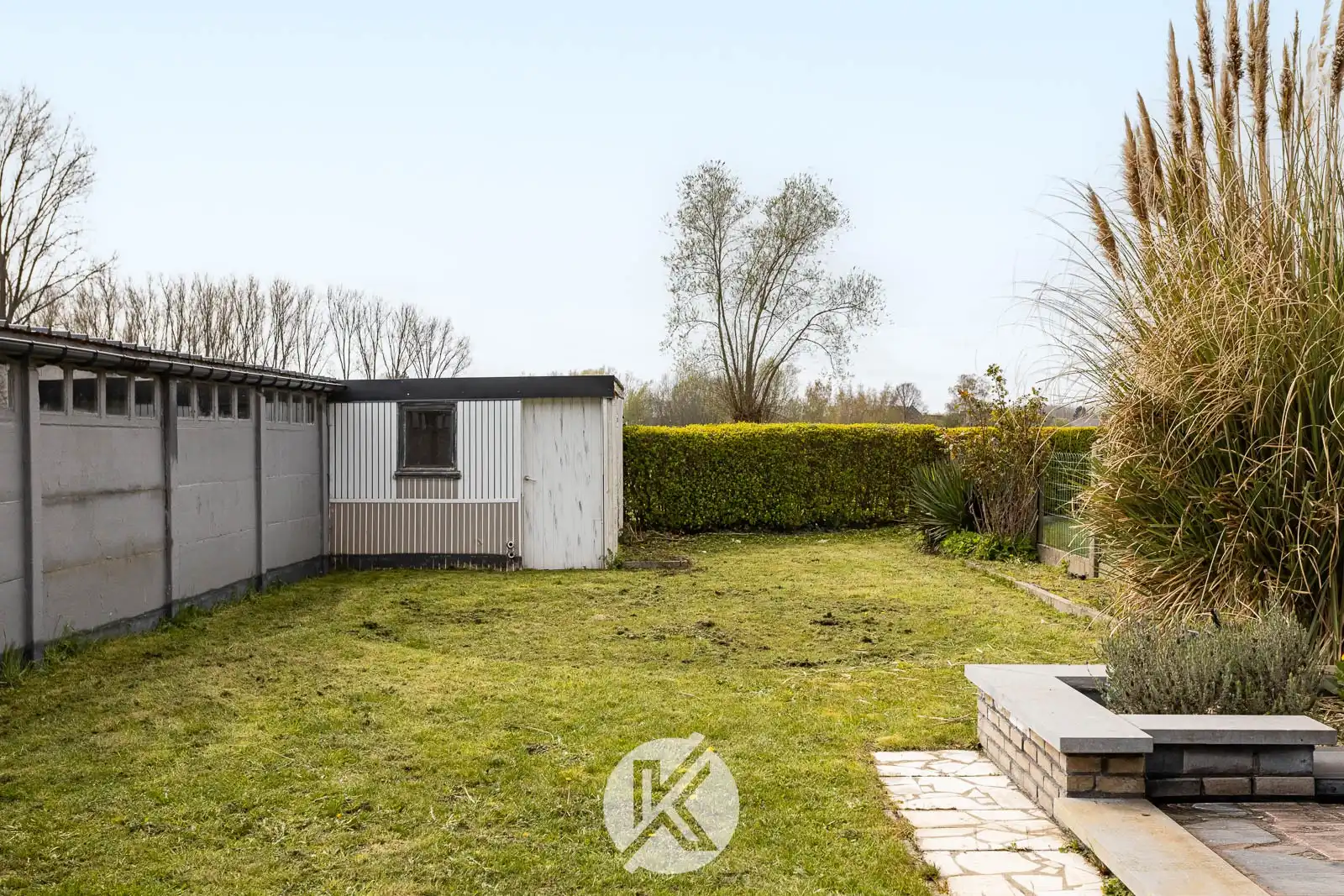 Solide halfopen gezinswoning nabij centrum foto 25