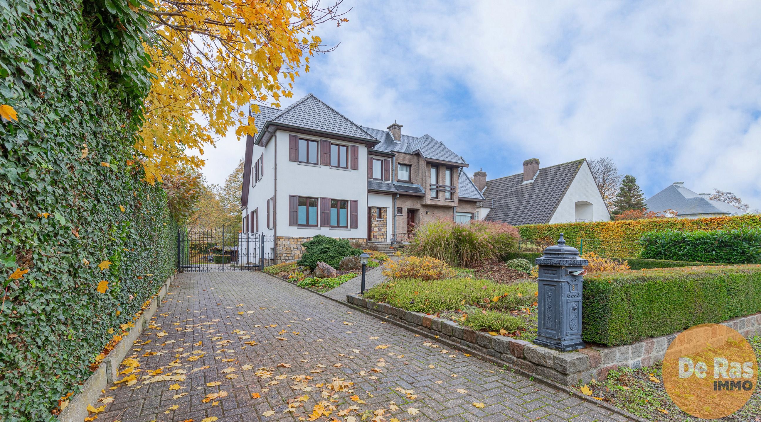 EREMBODEGEM - Unieke woning aan de stadsrand met grote tuin foto {{pictureIndex}}