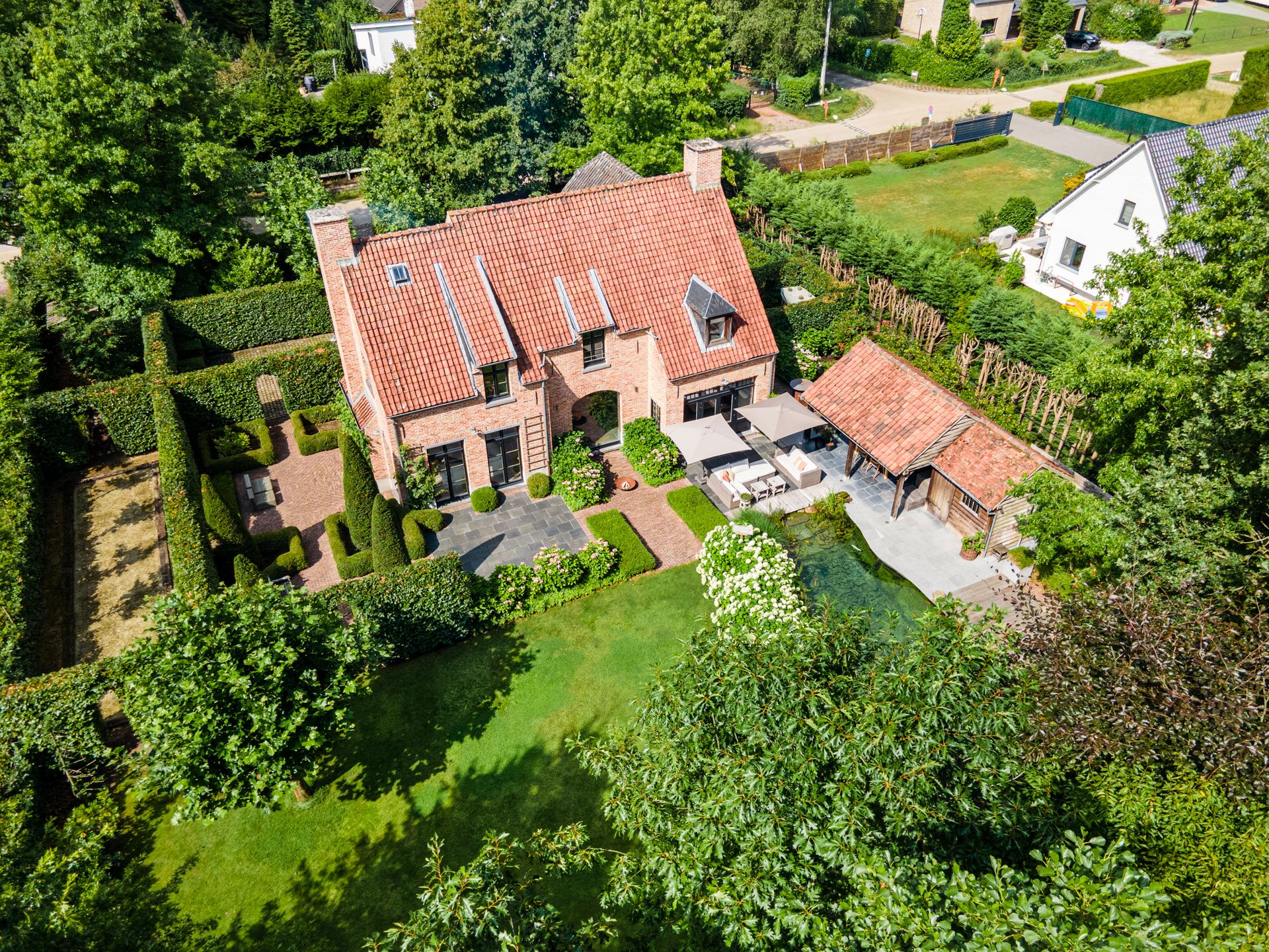 Recente villa met poolhouse en zwemvijver in Zoersel (Halle) foto 3