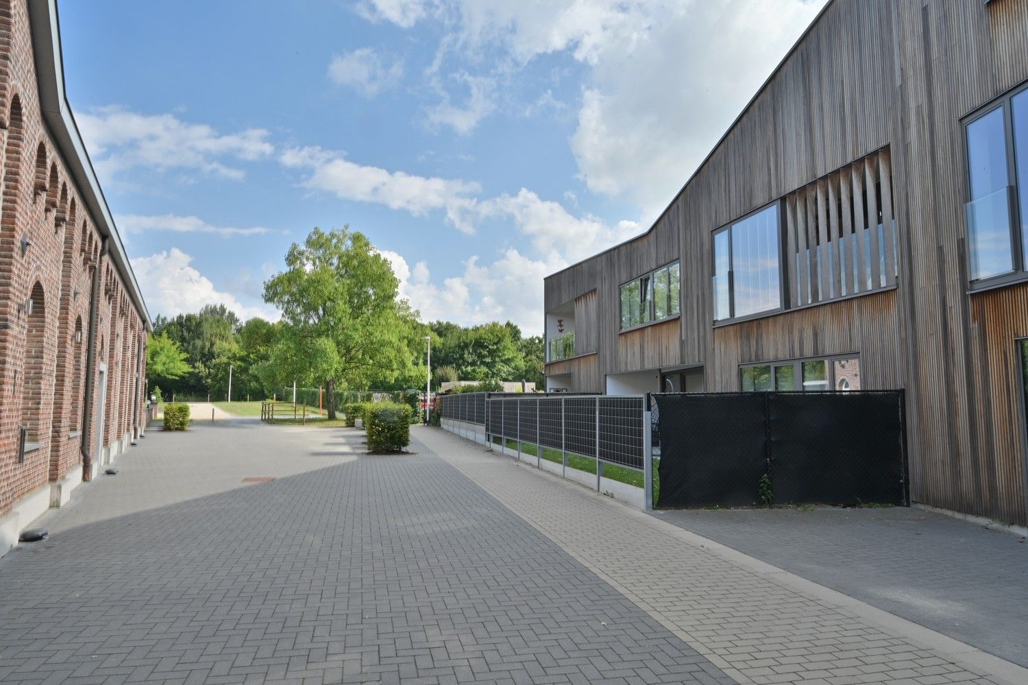 Gelijkvloers appartement met 2 slaapkamers en privétuin in het centrum van Lanaken. foto 3