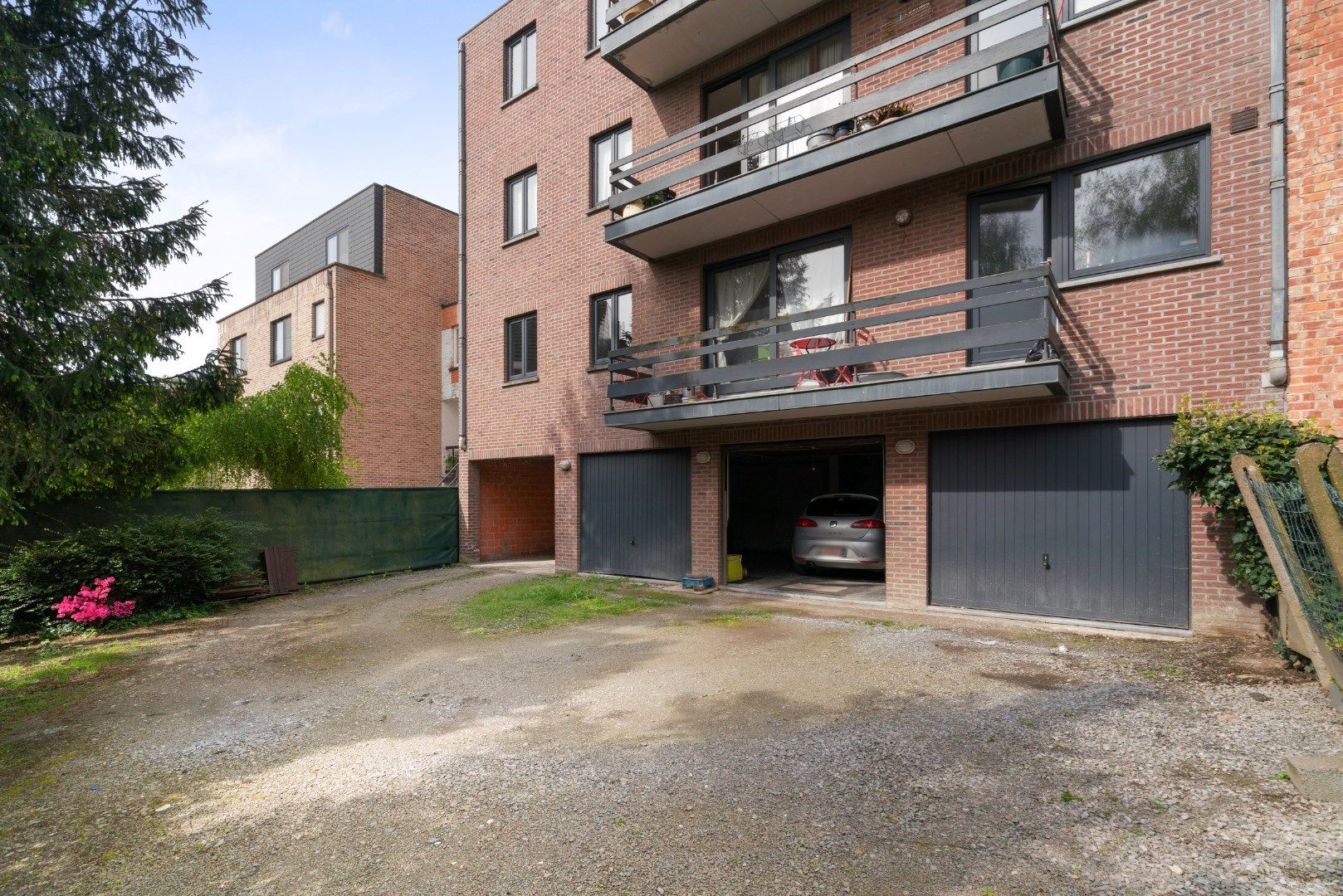 Ruim appartement met grote zolderruimte foto 17