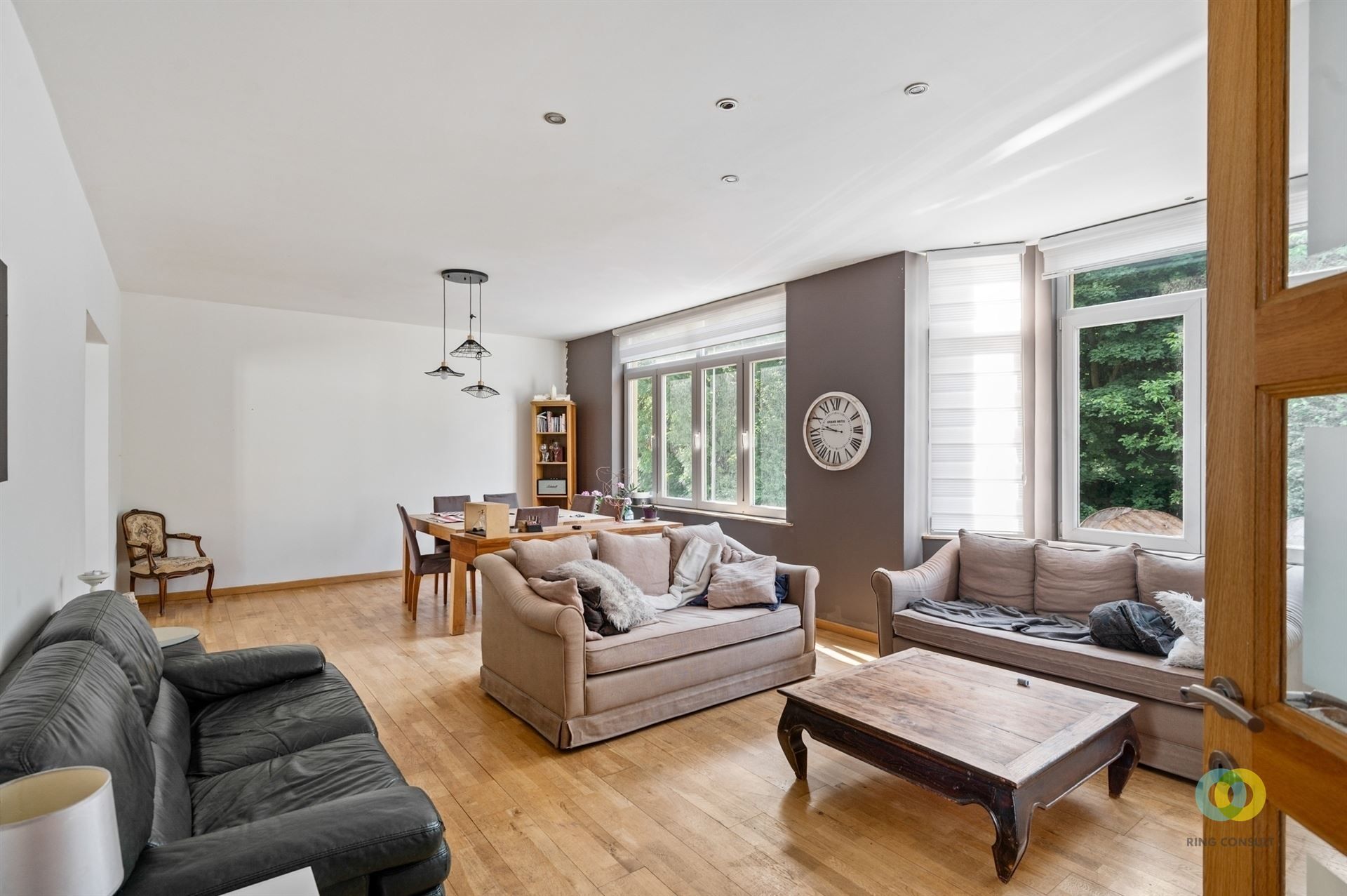 Bedrijfspand met loods, kantoor en appartement foto 6