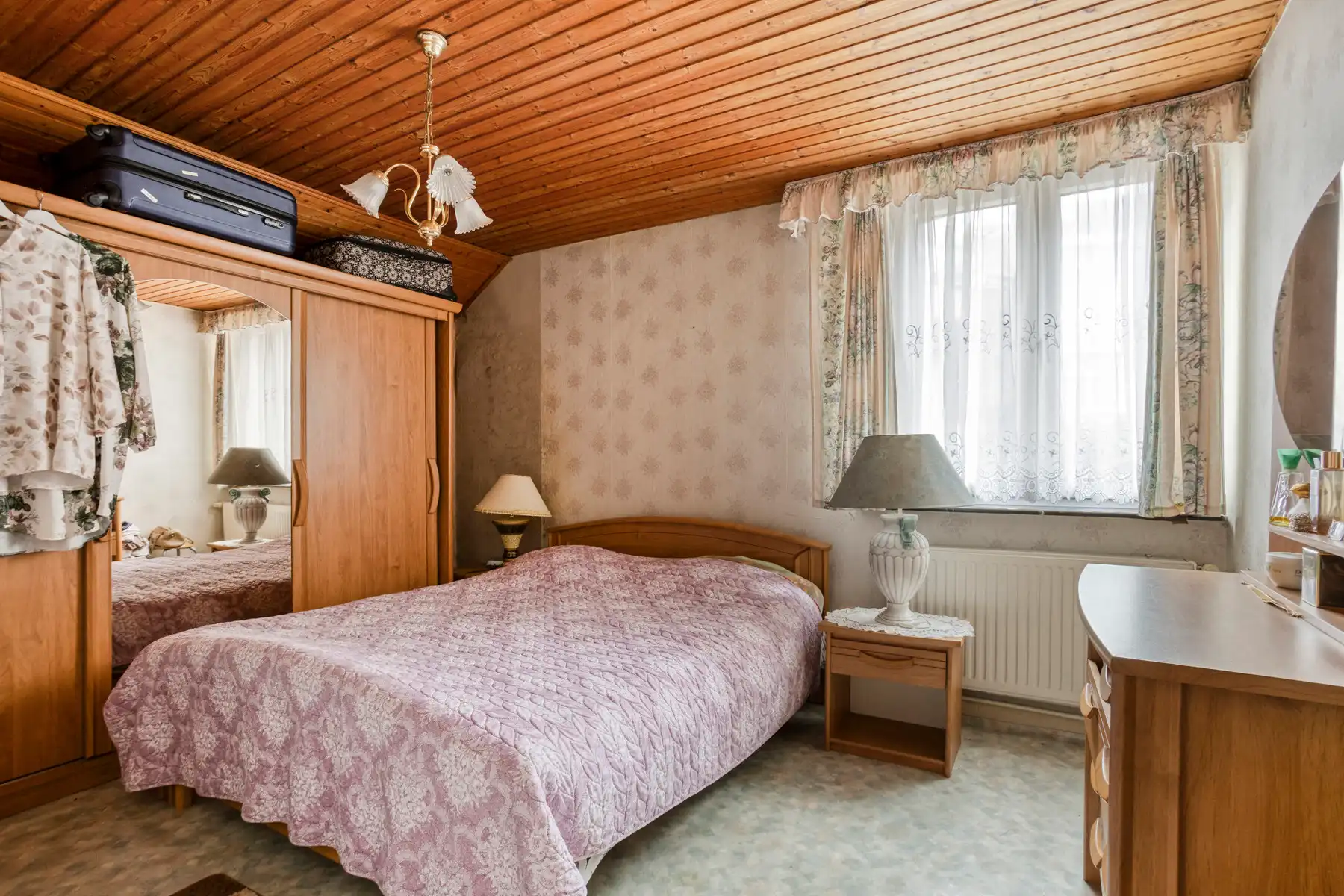 Te renoveren appartementsgebouw met vergunning voor 3 Apps foto 11