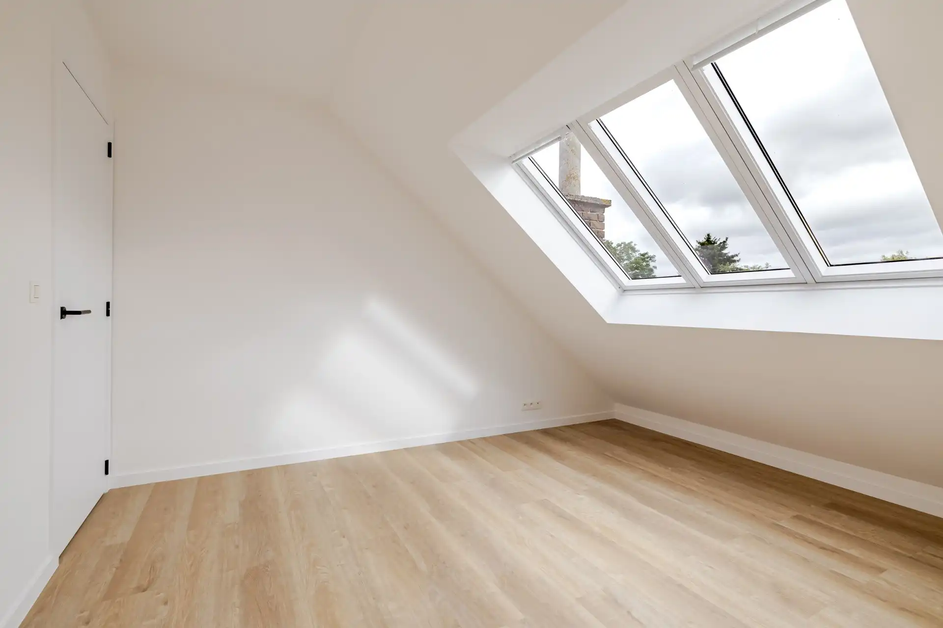 Volledig gerenoveerde stadswoning met 3 slaapkamers en patio in Kortrijk foto 25