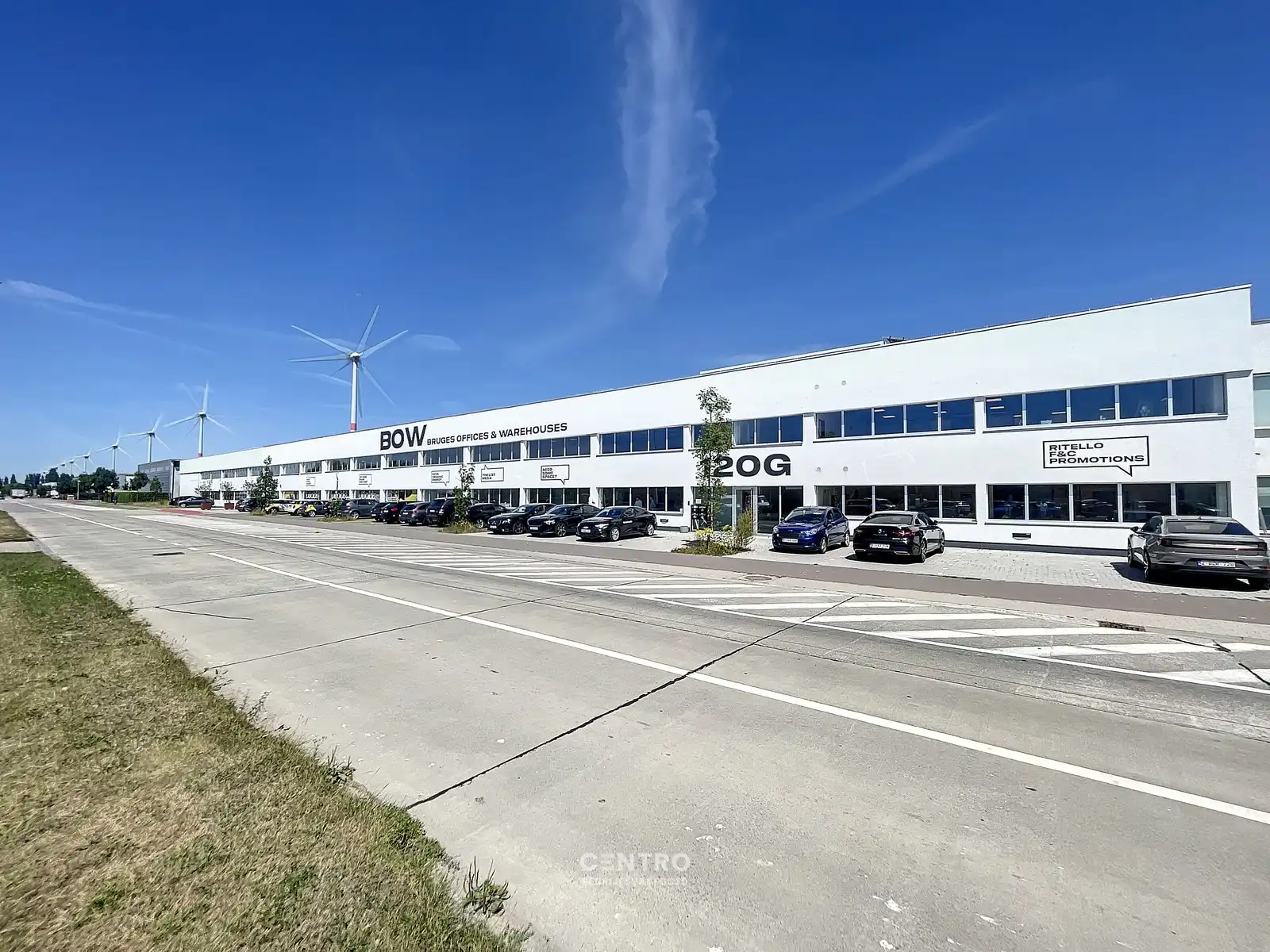 Kwalitatief afgewerkte KANTOORRUIMTE (254m²) op het gelijkvloers met private parkeergelegenheid (inclusief laadpalen)! foto 17