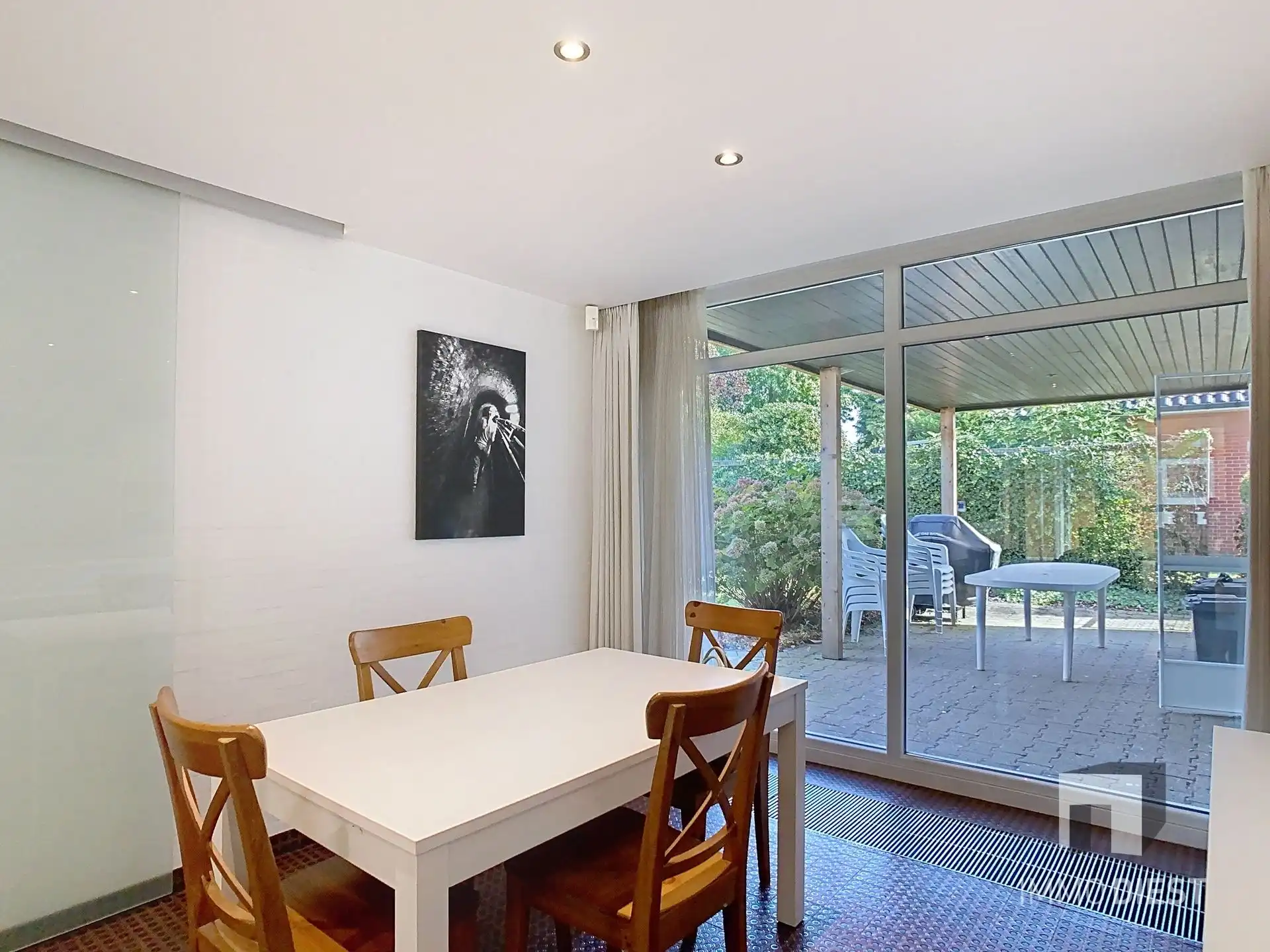 Comfortabel gelijkvloers met tuinhuis foto 8