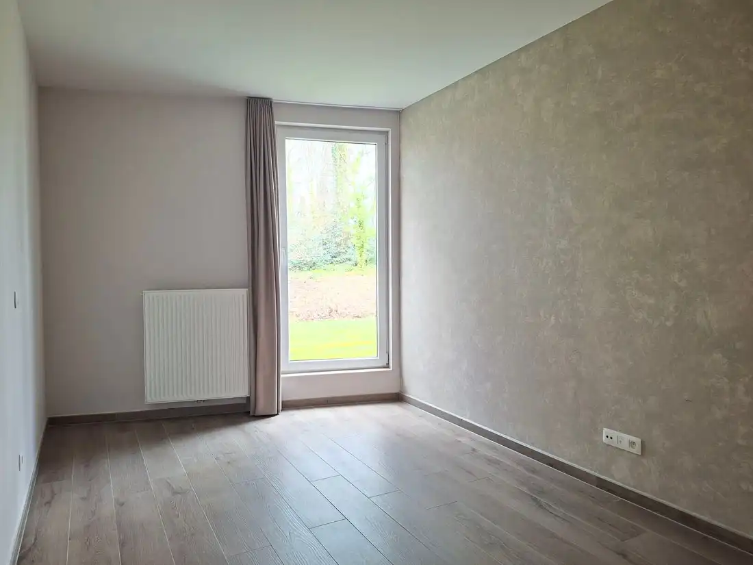 Modern en stijlvol gelijkvloers appartement net buiten Genk centrum foto 11