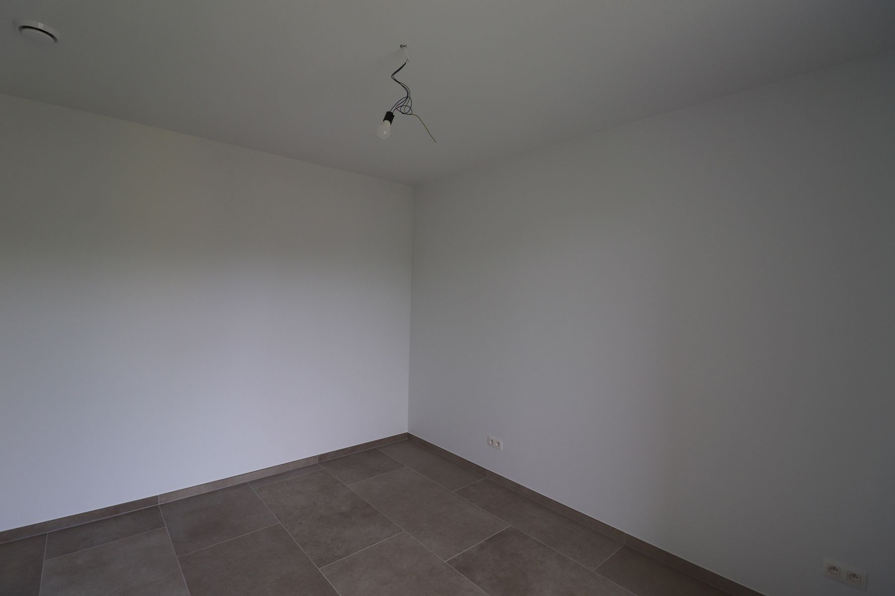 Prachtig nieuwbouwappartement op de bovenste verdieping met 2 terrassen, autostaanplaats en berging. foto 13