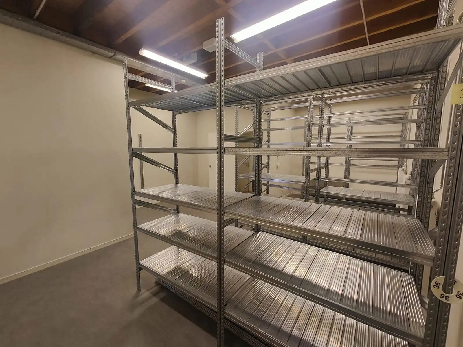 Handelspand in het commercieel centrum van Beveren foto 5