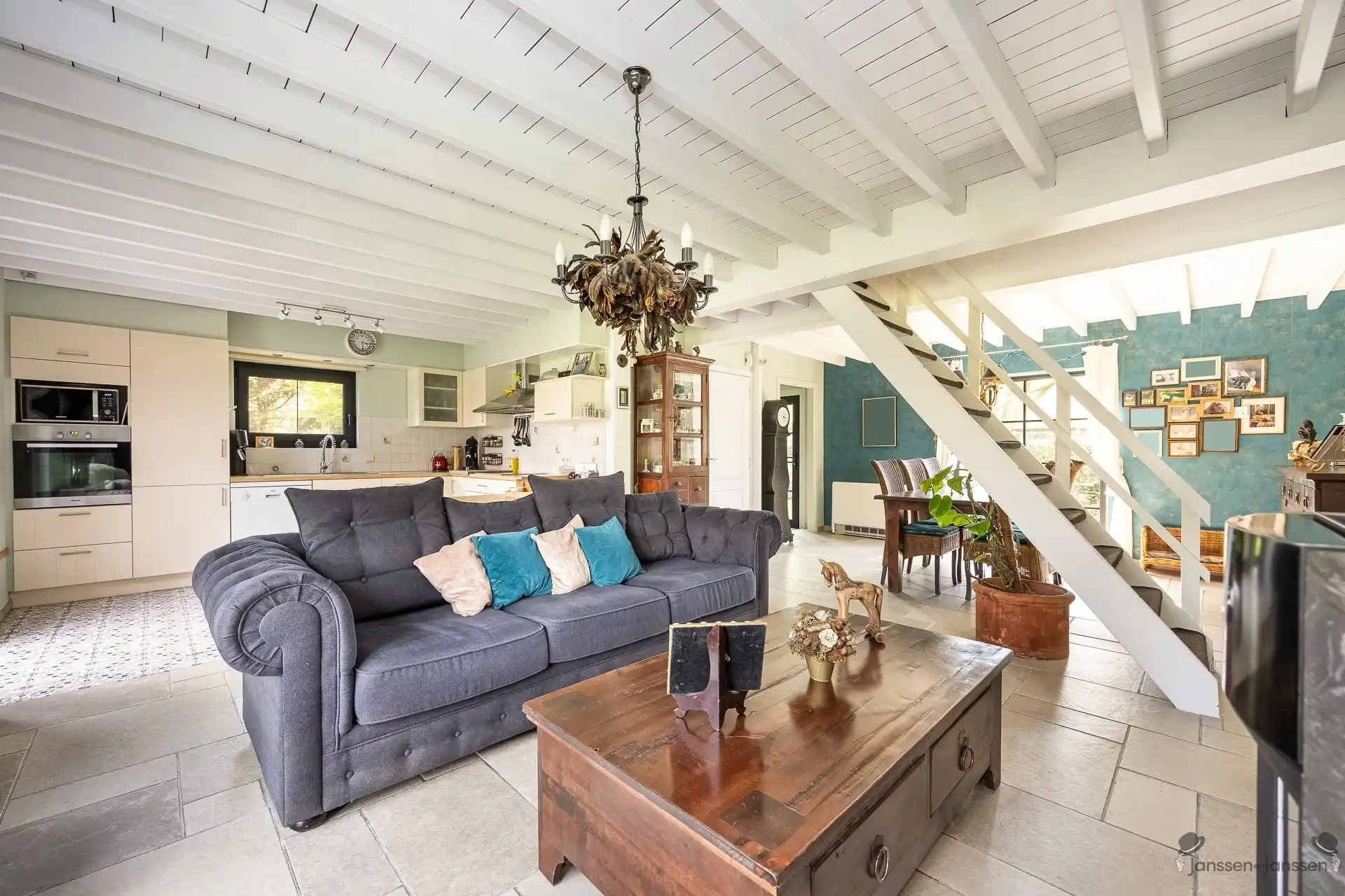 Instapklare woning met verzorgde tuin op een perceel van 810 m² foto 5