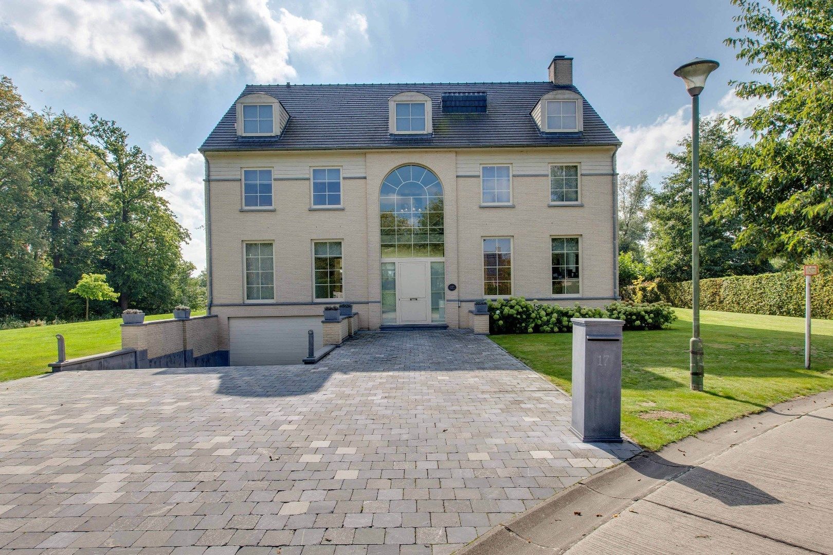 Riante villa  met omliggende tuin aan de Leie op een perceel van 1369m². foto 34