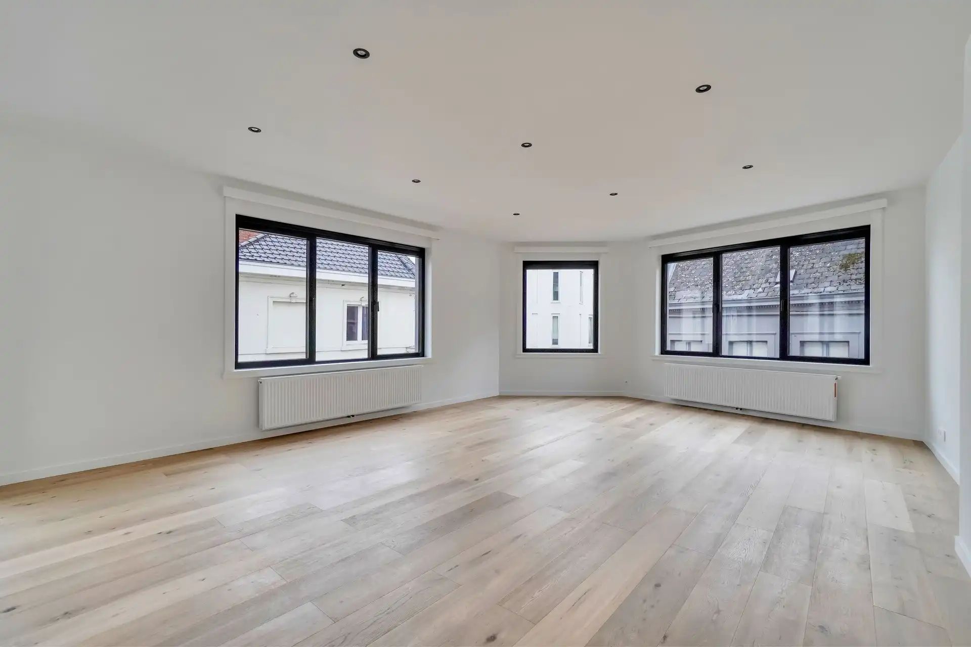 Stijlvol gerenoveerd 2 slaapkamer app. in het centrum Hasselt foto 2