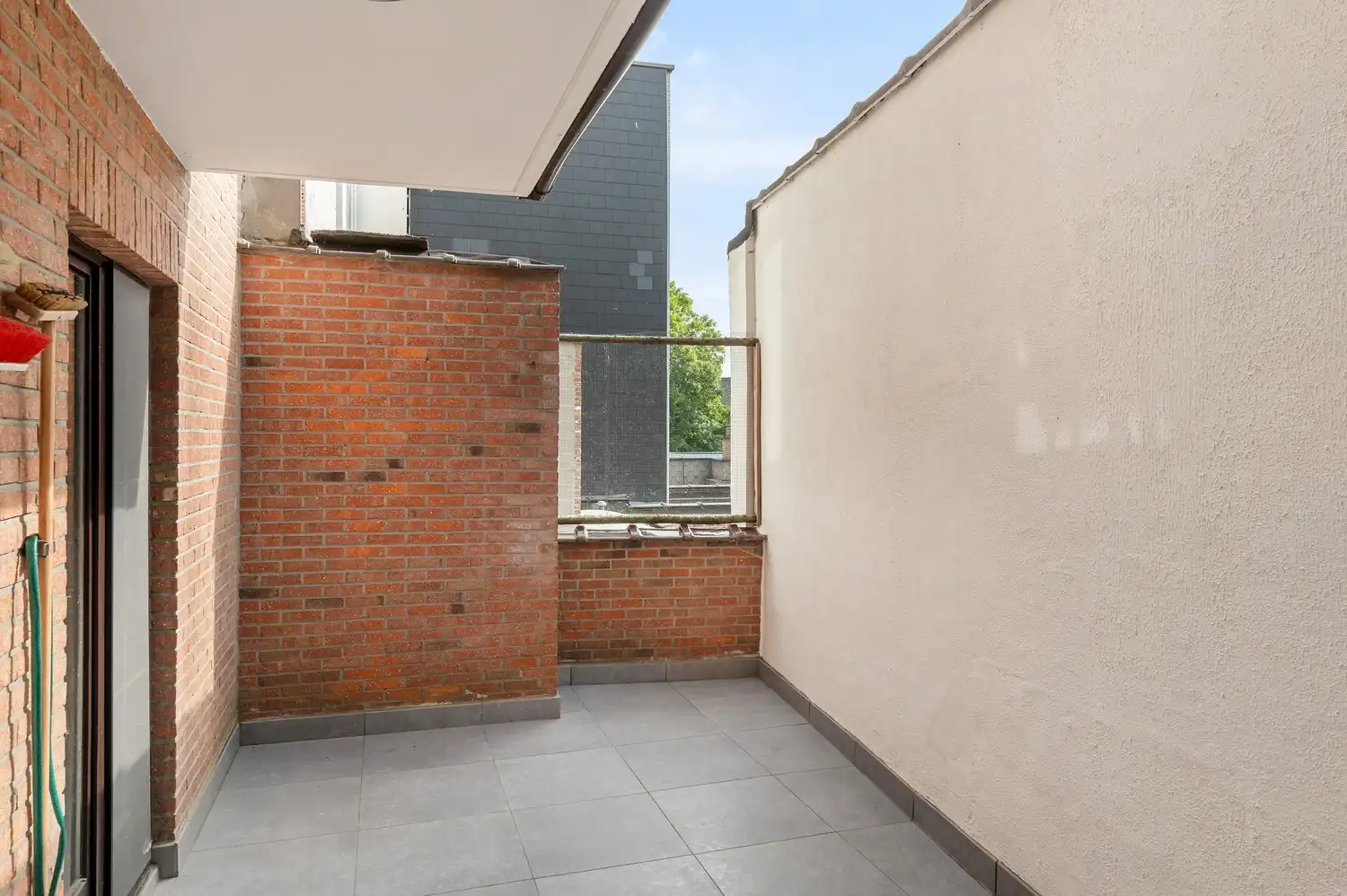 TE HUUR – Goed onderhouden appartement met 3 slaapkamers, terras en prachtig uitzicht. foto 20