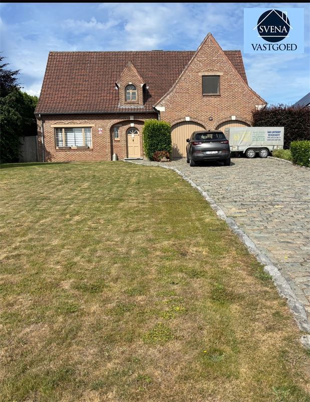 MOOIE RUIME VILLA MET SLAAPKAMERS EN TUIN  foto {{pictureIndex}}