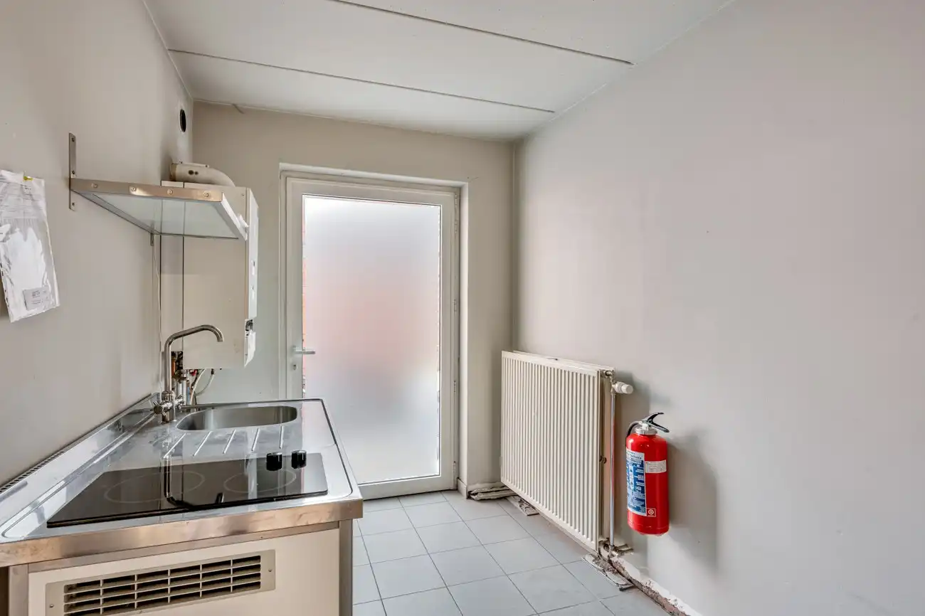 Opbrengsteigendom: commercieel pand en 2 appartementen : CENTRUM foto 6