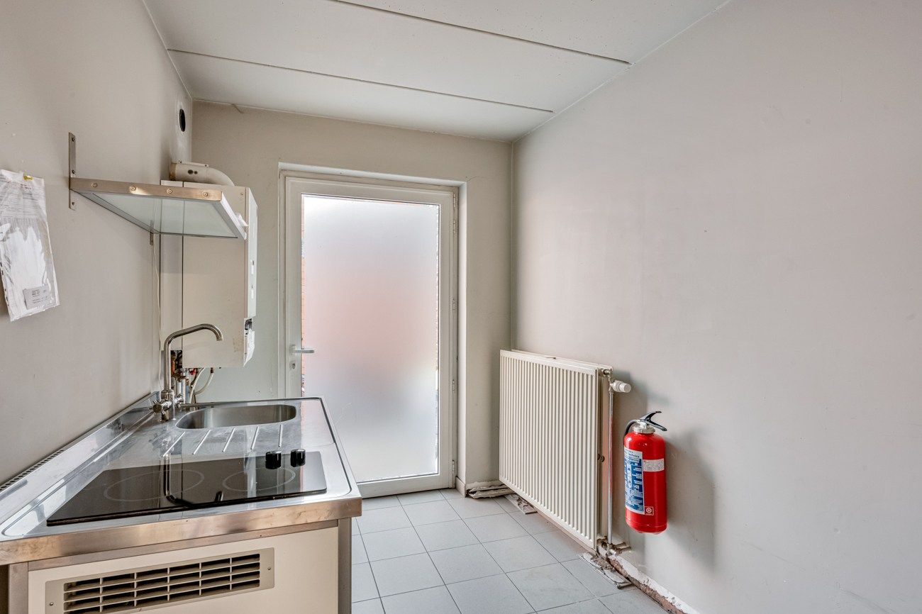 Opbrengsteigendom: commercieel pand en 2 appartementen : CENTRUM foto 6