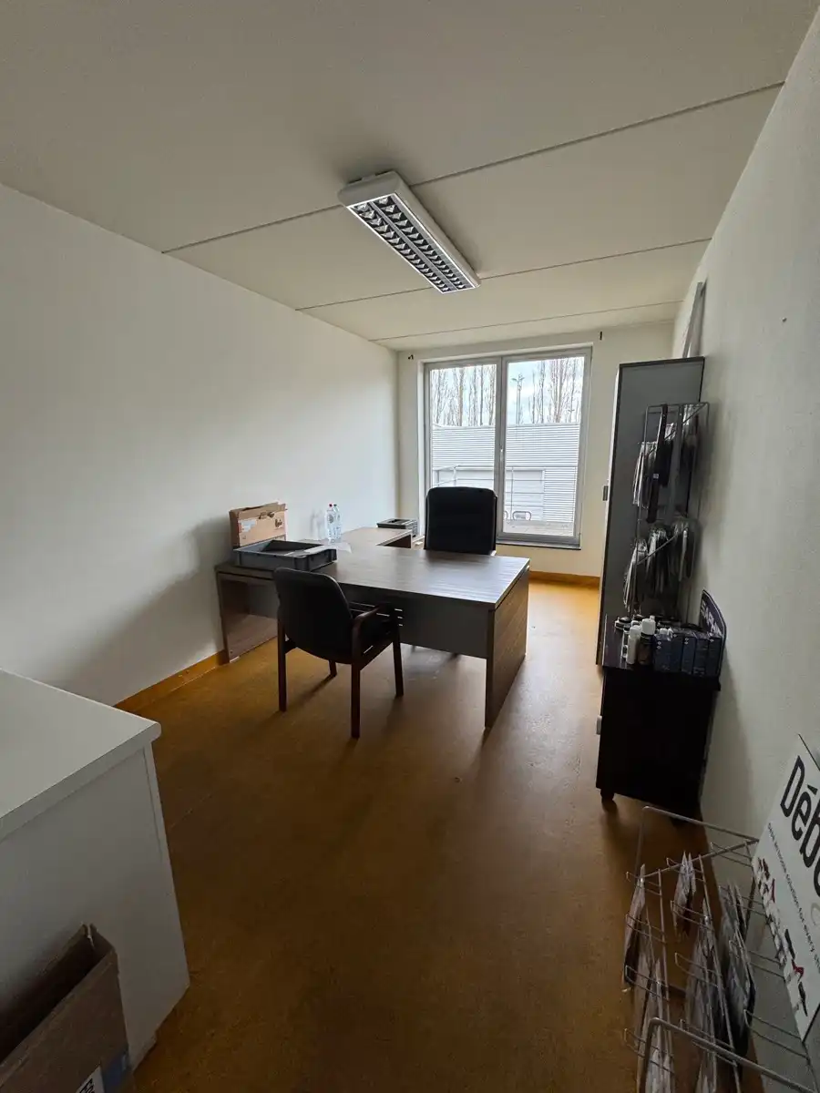 Grote magazijnruimte/atelier met kantoor te koop in Deurne  foto 6