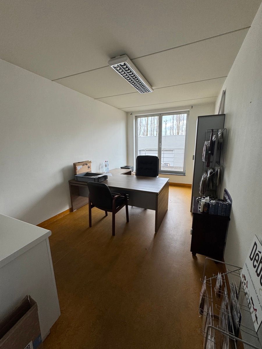 Grote magazijnruimte/atelier met kantoor te koop in Deurne  foto 8