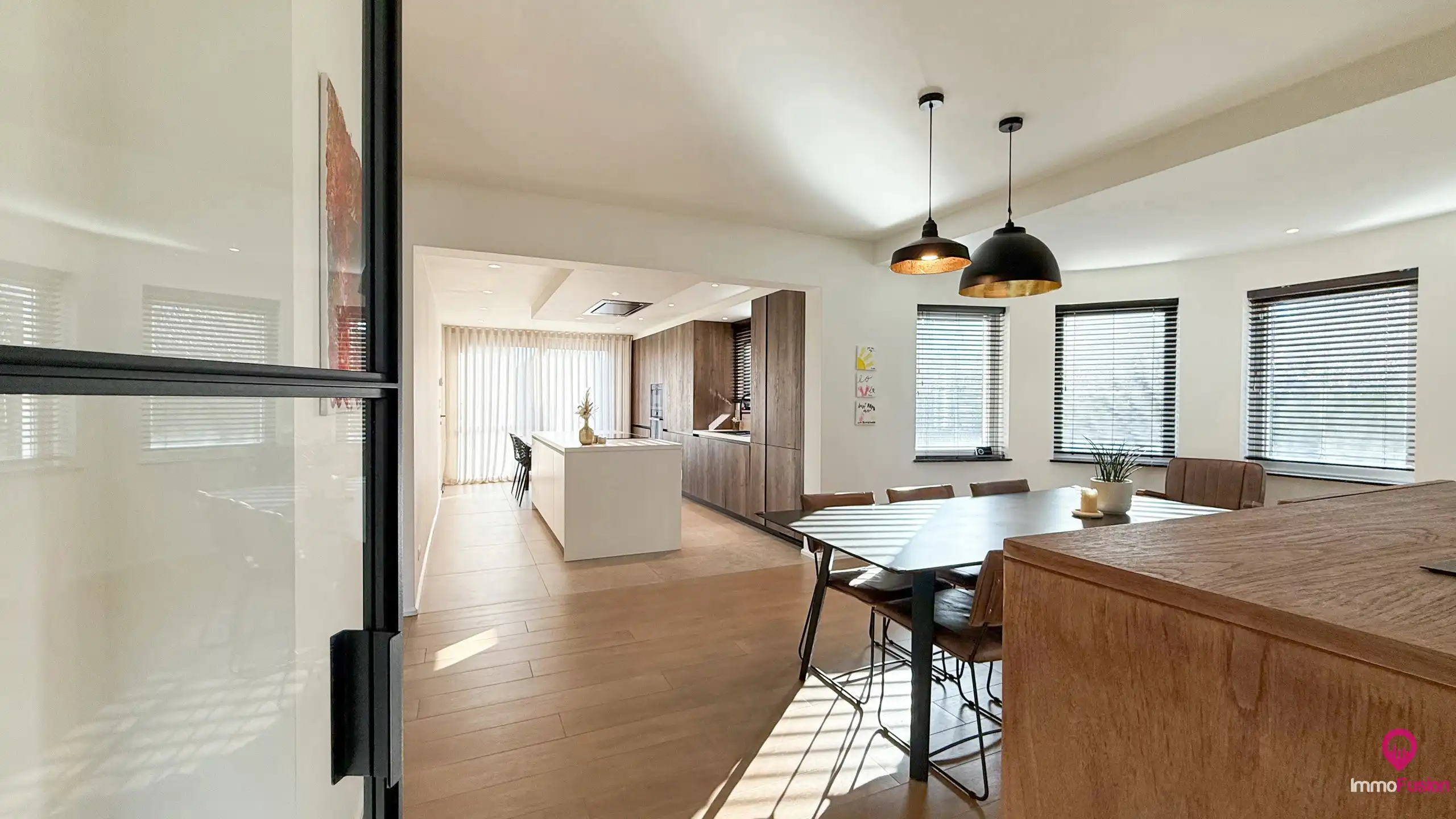 Mooie instapklare open bebouwing met charme op ruim perceel! foto 2