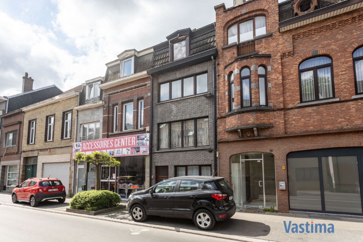 Ruime gezinswoning met 4 slaapkamers en tuin centrum Aalst foto 2