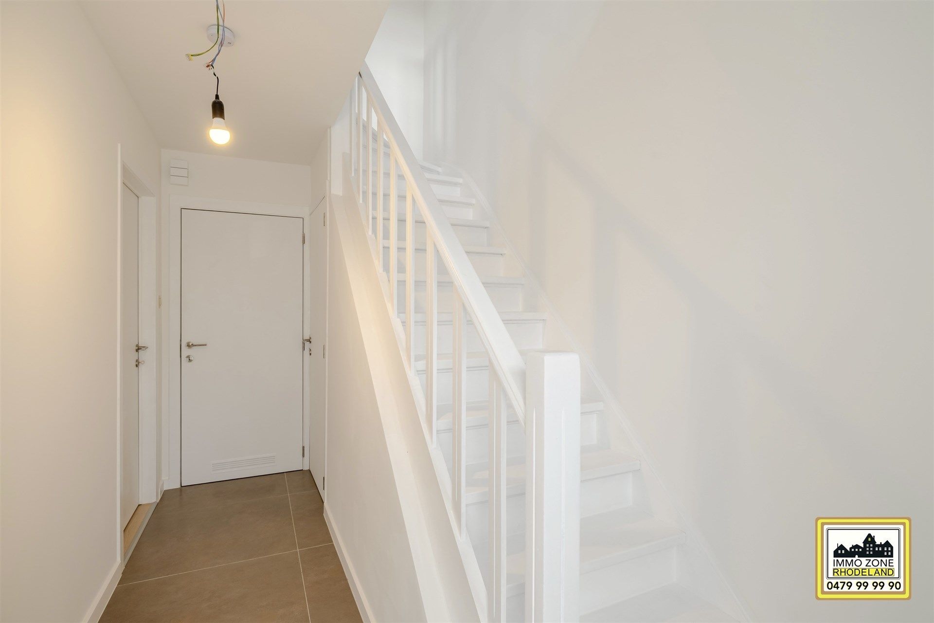 Super instapklare woning met 3 slpks, garage en tuin foto 2