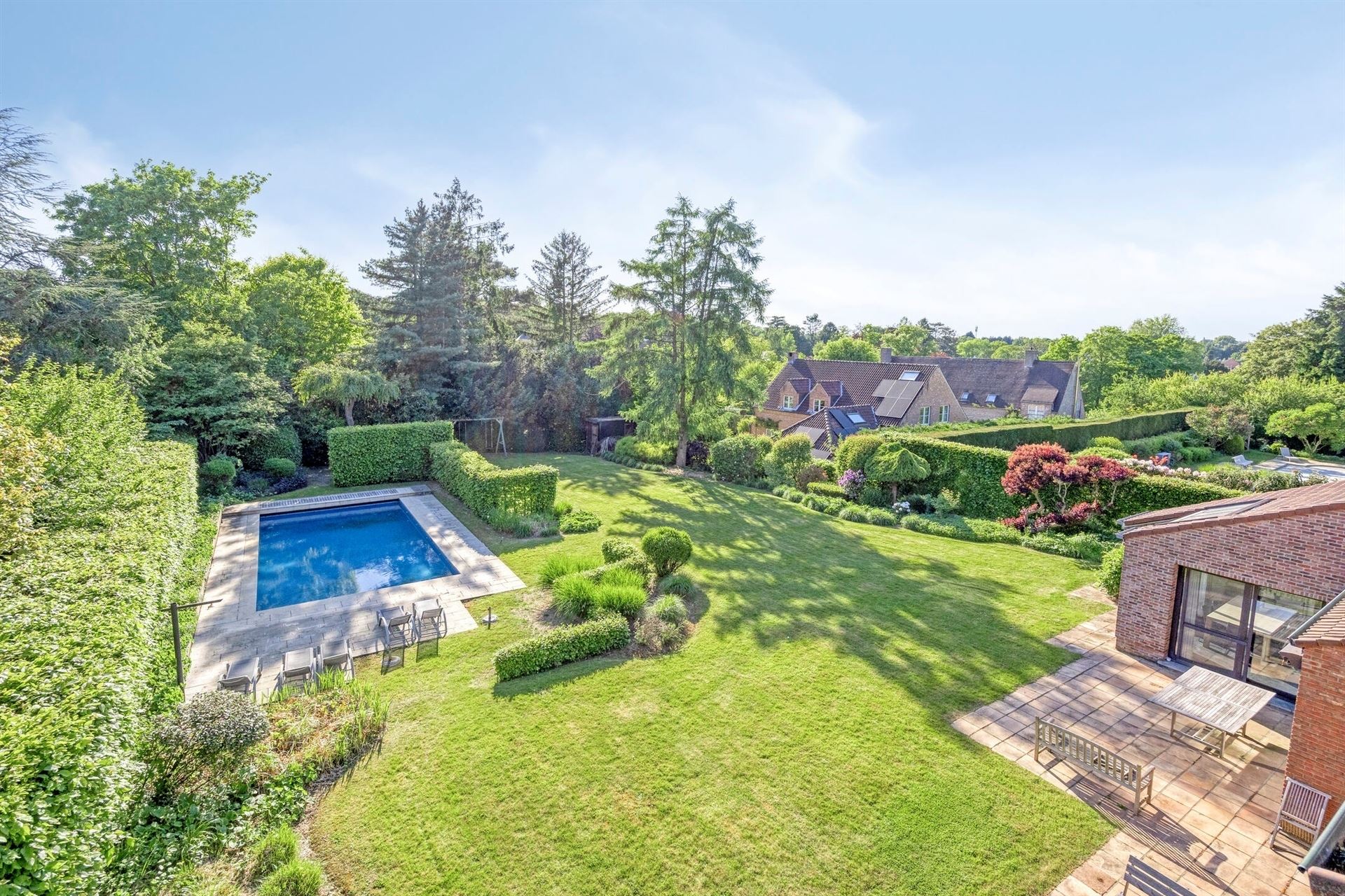 Ruime klassieke villa met zwembad in doodlopende straat foto 36