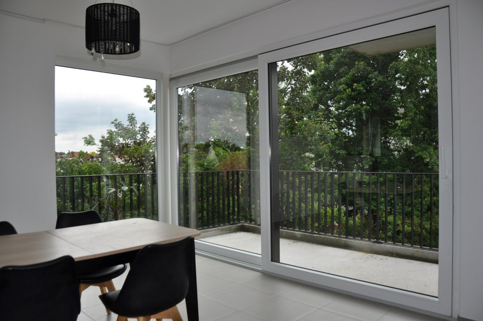 Instapklaar appartement met 2 slaapkamers, terras, staanplaats. foto 13