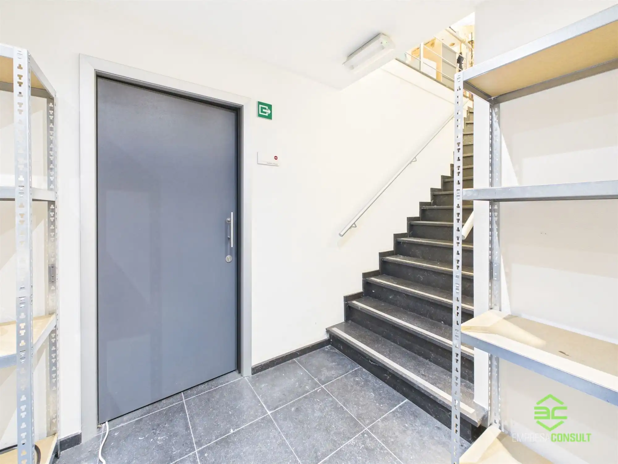 Handelsruimte van 125m² aan doorgaande weg in Budingen! foto 17