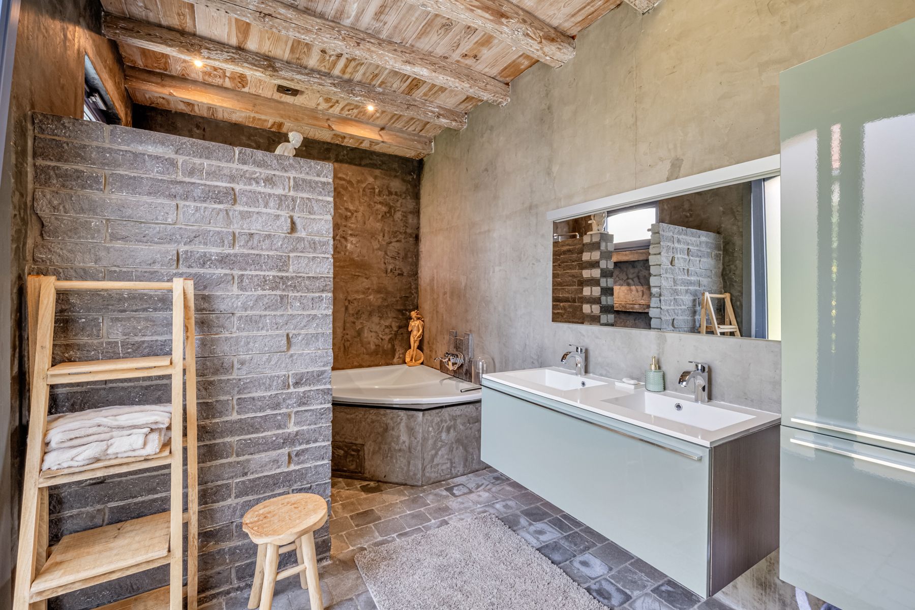Karaktervolle woning te koop met 5 slaapkamers foto 14