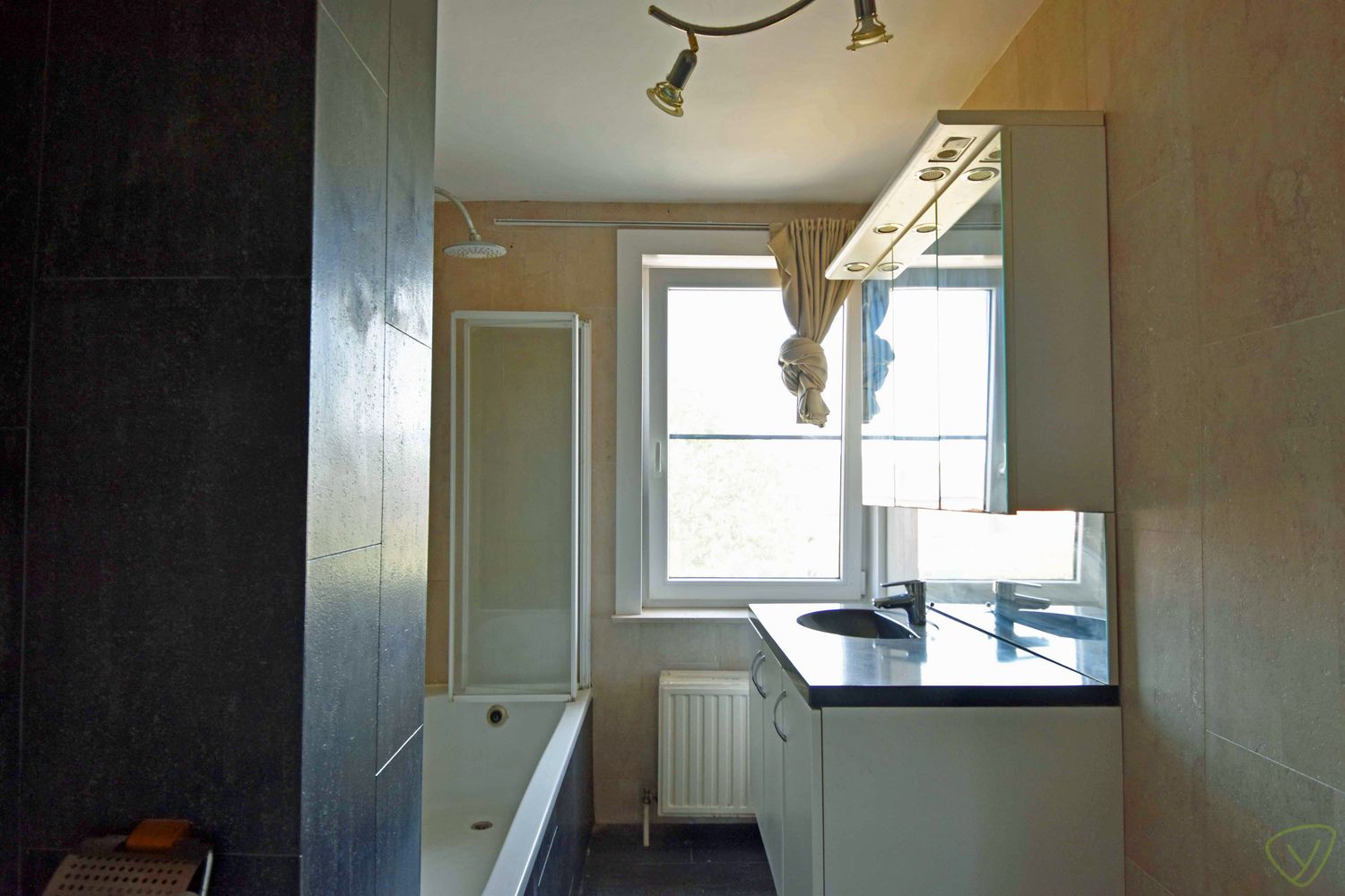 Ruim appartement met tuin op wandelafstand van het centrum! foto 9