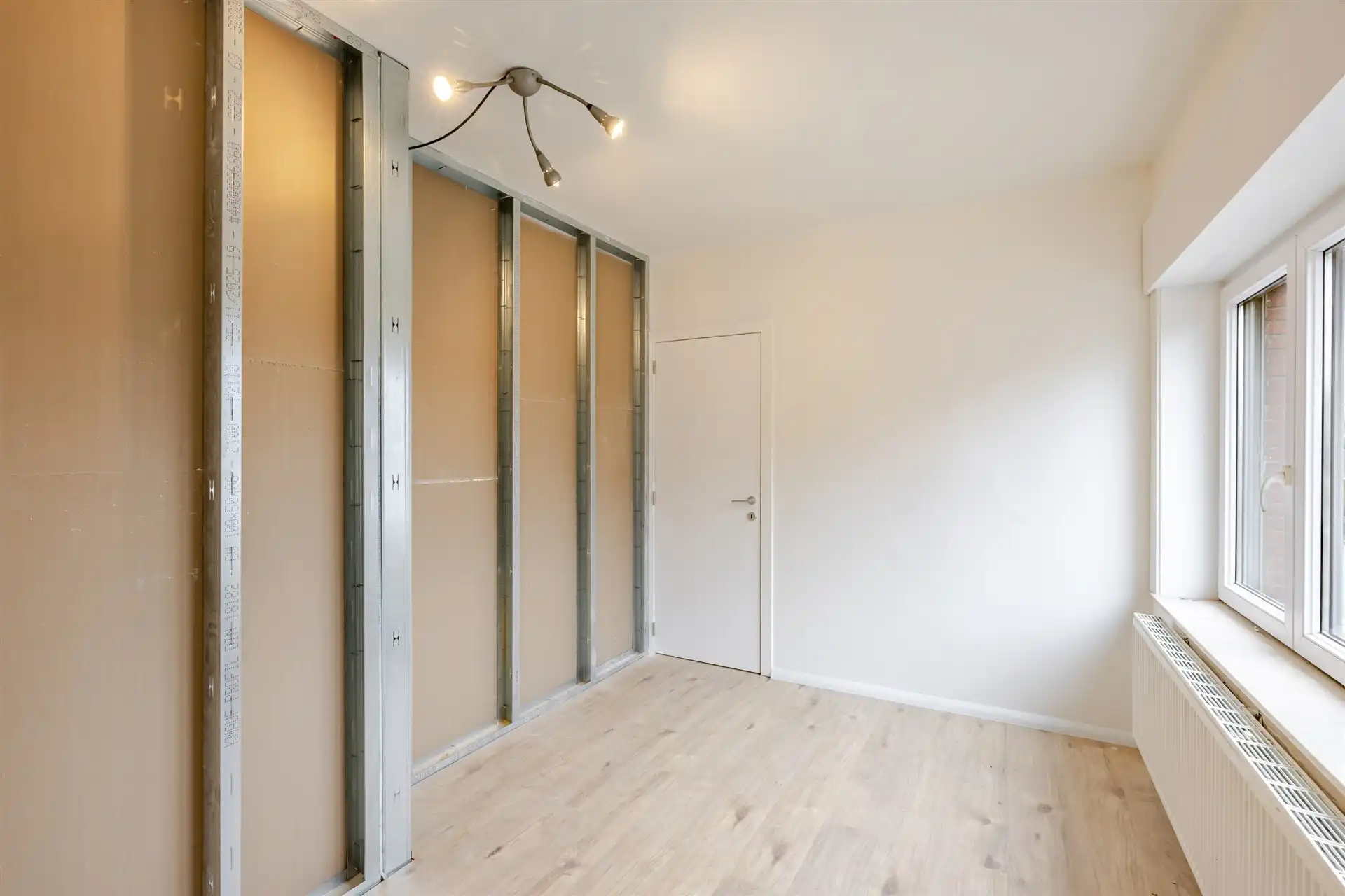 Charmante gezinswoning met tuin en zijdoorgang in rustige straat te Denderleeuw foto 16