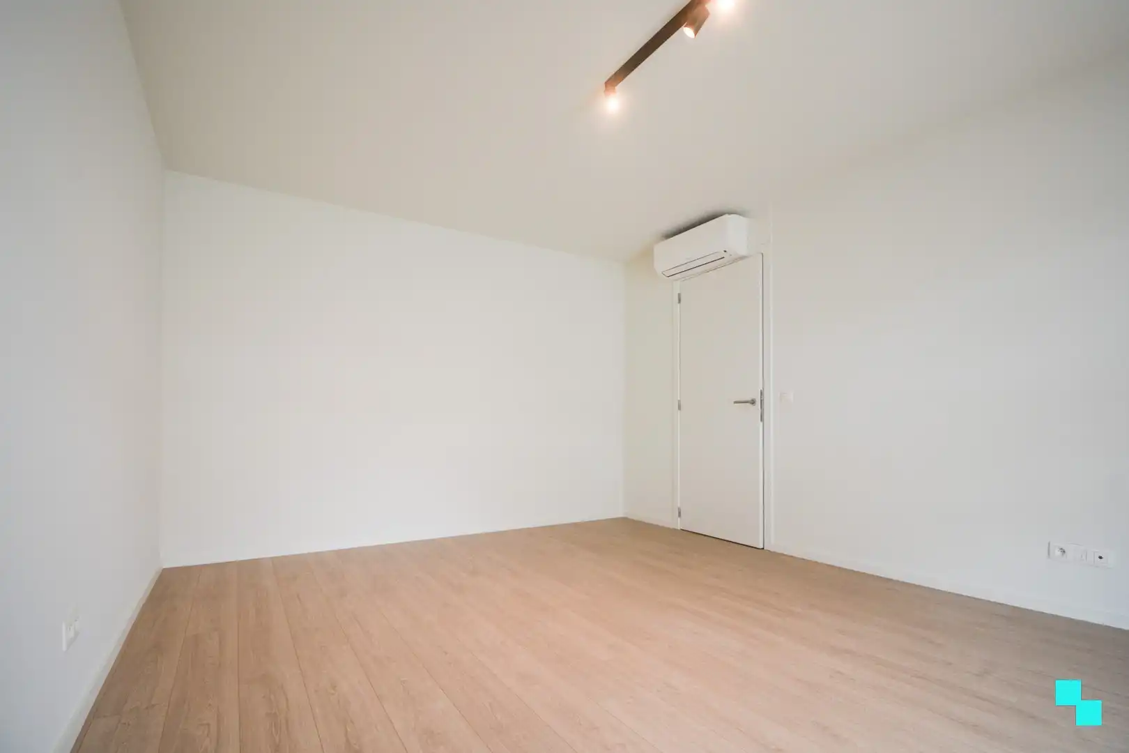Volledig afgewerkte nieuwbouwwoning met carport te Sleihage foto 17