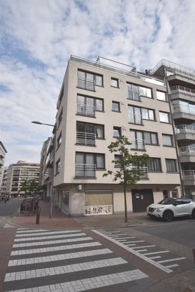 Lichtrijk, gemeubeld appartement met twee slaapkamers te koop op top locatie!  foto 2