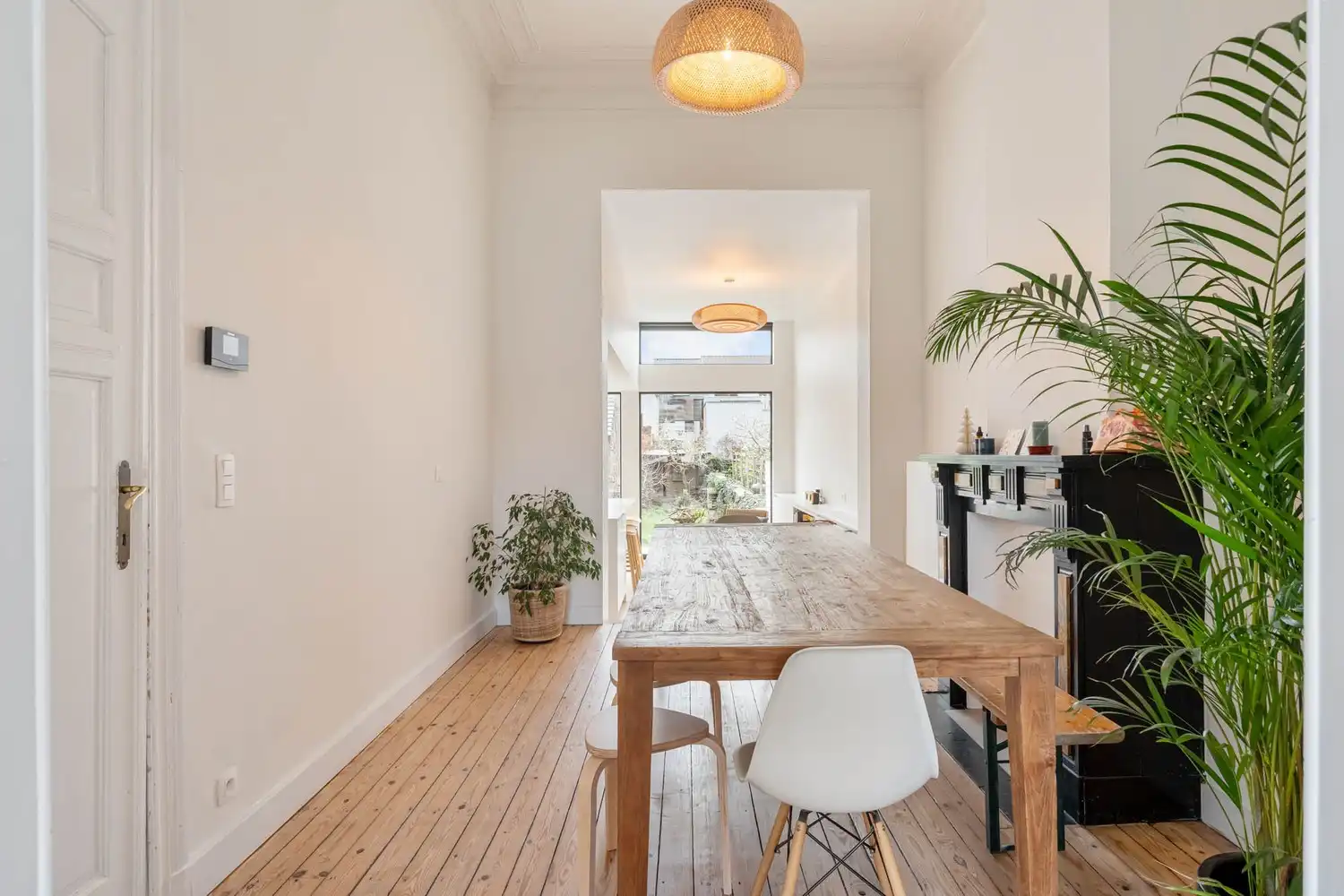 Prachtig gerenoveerd en energiezuinig herenhuis met 5 slaapkamers, 2 badkamers en een tuin op een toplocatie nabij het station van Leuven! foto 4