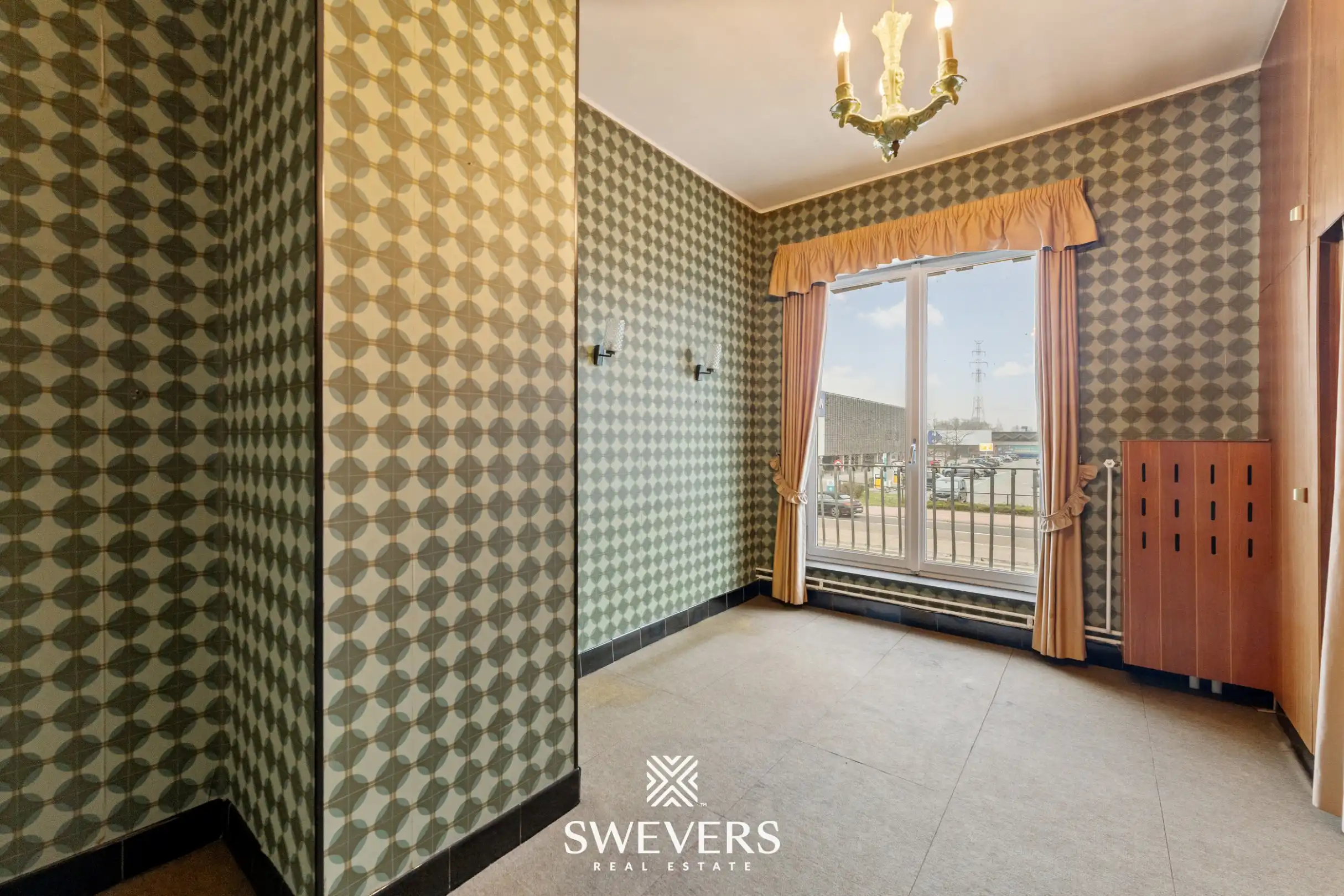 Ruime gezinswoning met multifunctionele loods op commerciële toplocatie foto 21