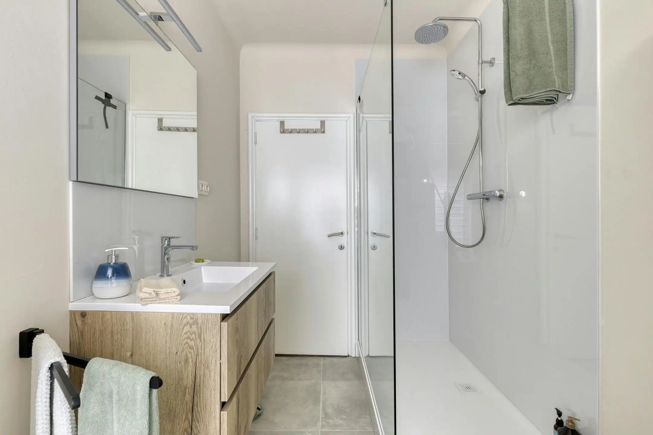 Zeer ruime centraal gelegen herenwoning in Sint-Niklaas foto 23