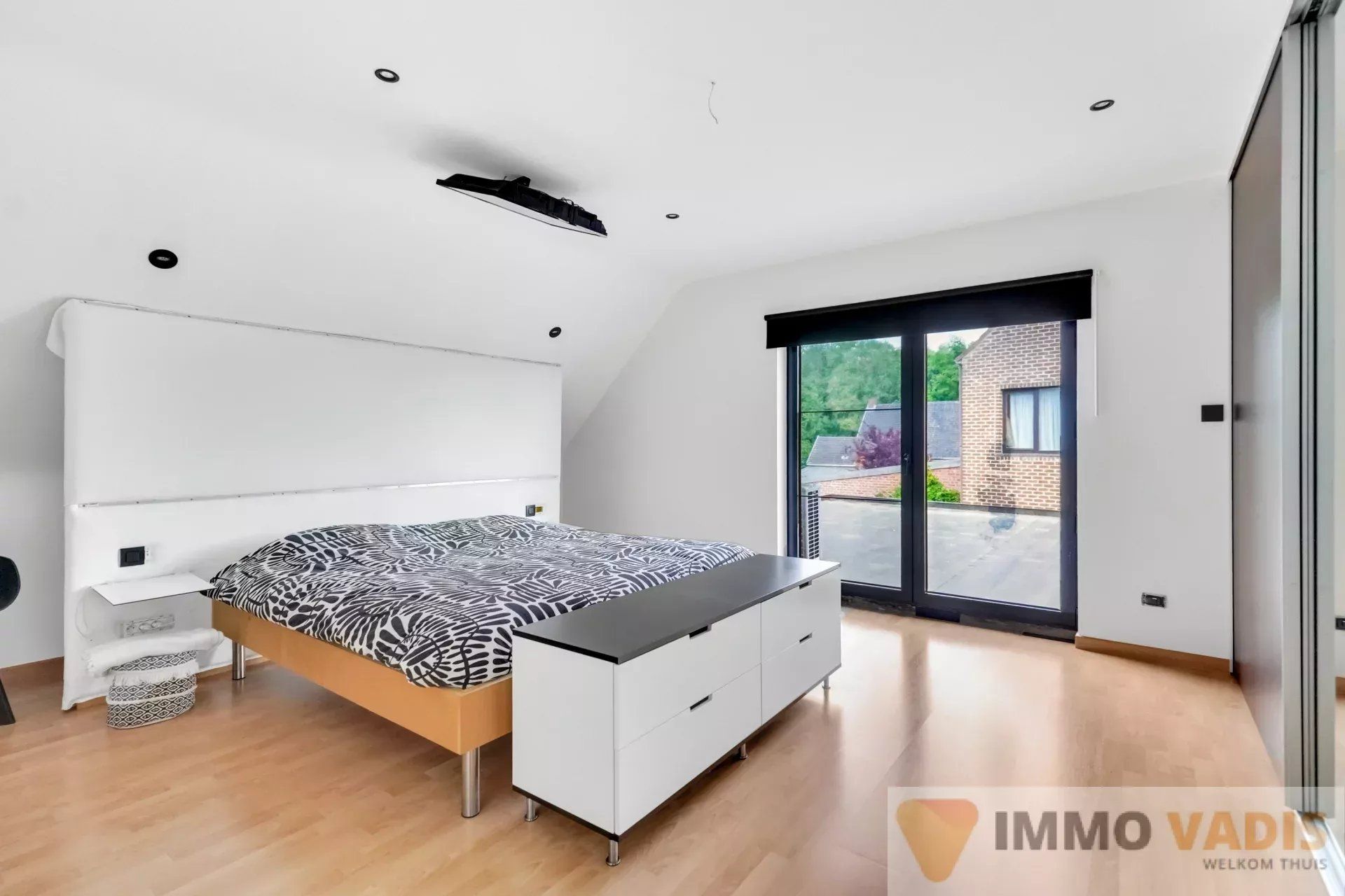 Ruime luxewoning met zwembad foto 14