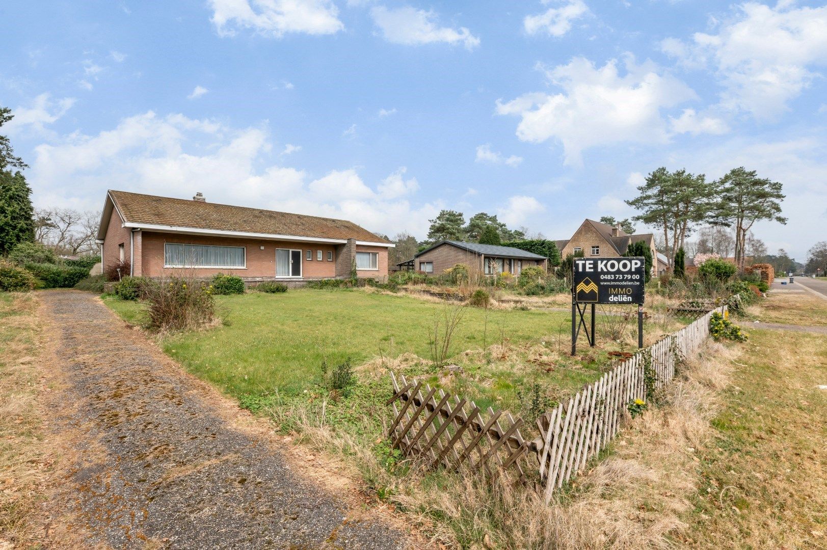 Woning met tuin, garage en 3 slaapkamers met 1715m² oppervlakte foto 2