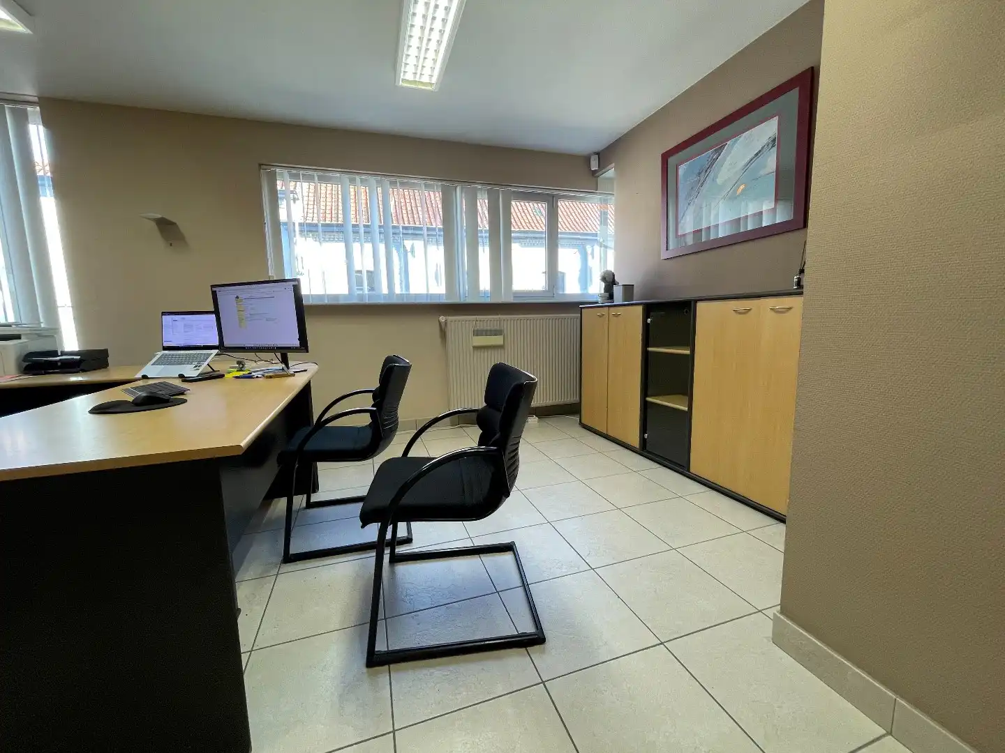 Commercieel gelegen kantoorruimtes te huur nabij centrum Kuurne (±168 m²) foto 5