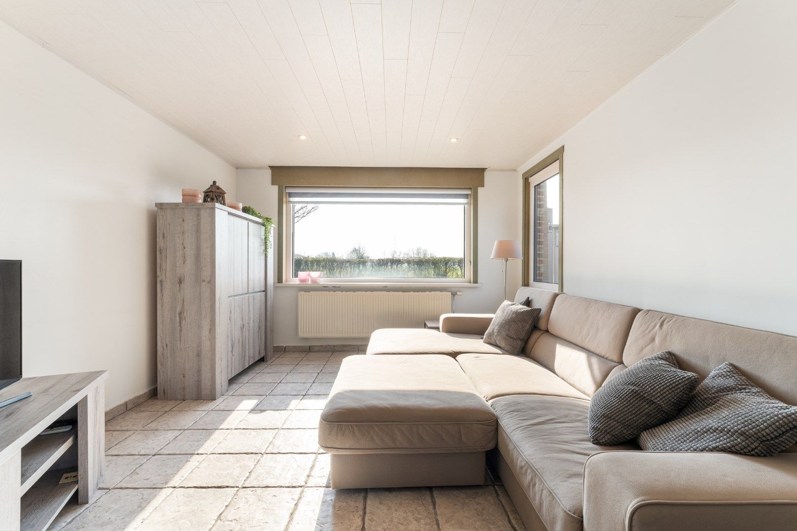 Gunstig gelegen woning met 3 grote slaapkamers en bijgebouw foto 4